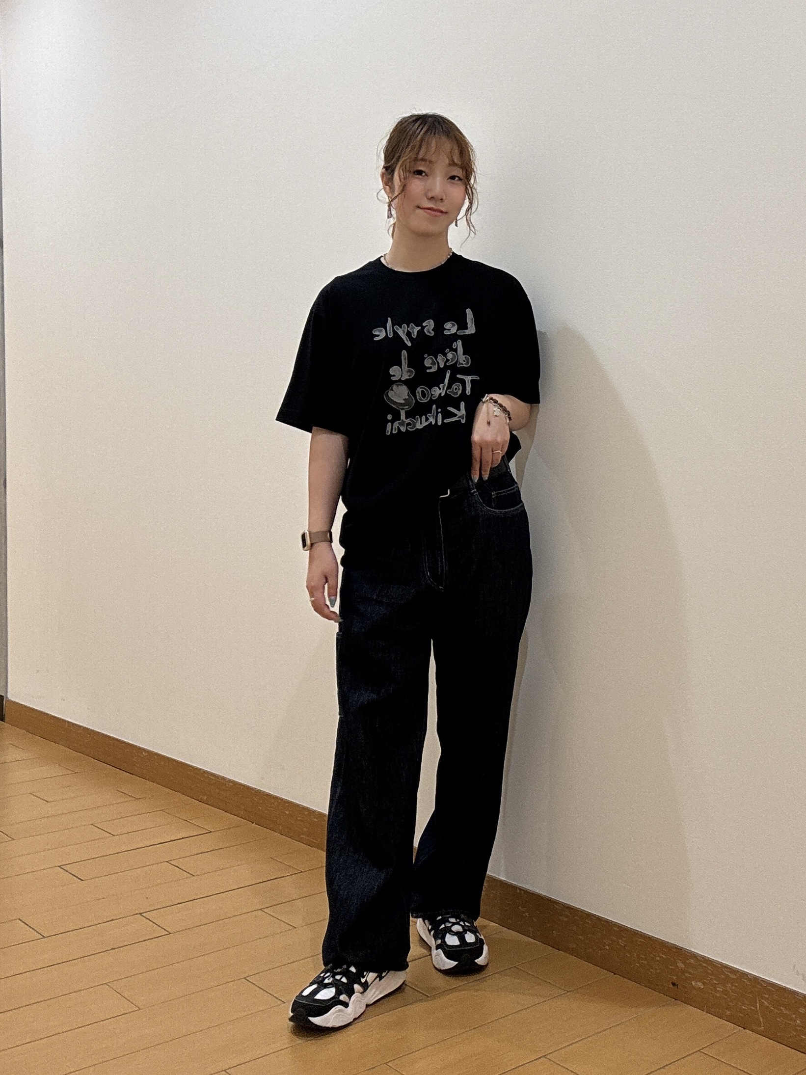 ヒナさんの「TAKEO KIKUCHI｜水彩ペイント アートロゴTシャツ」を使ったコーディネート
