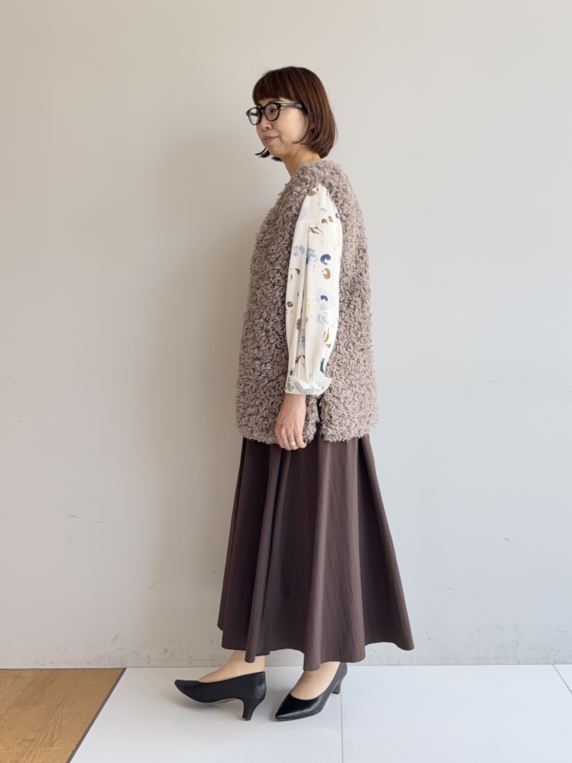 murayamaさんの「INDIVI｜【映える1枚】花柄プリントブラウス」を使ったコーディネート