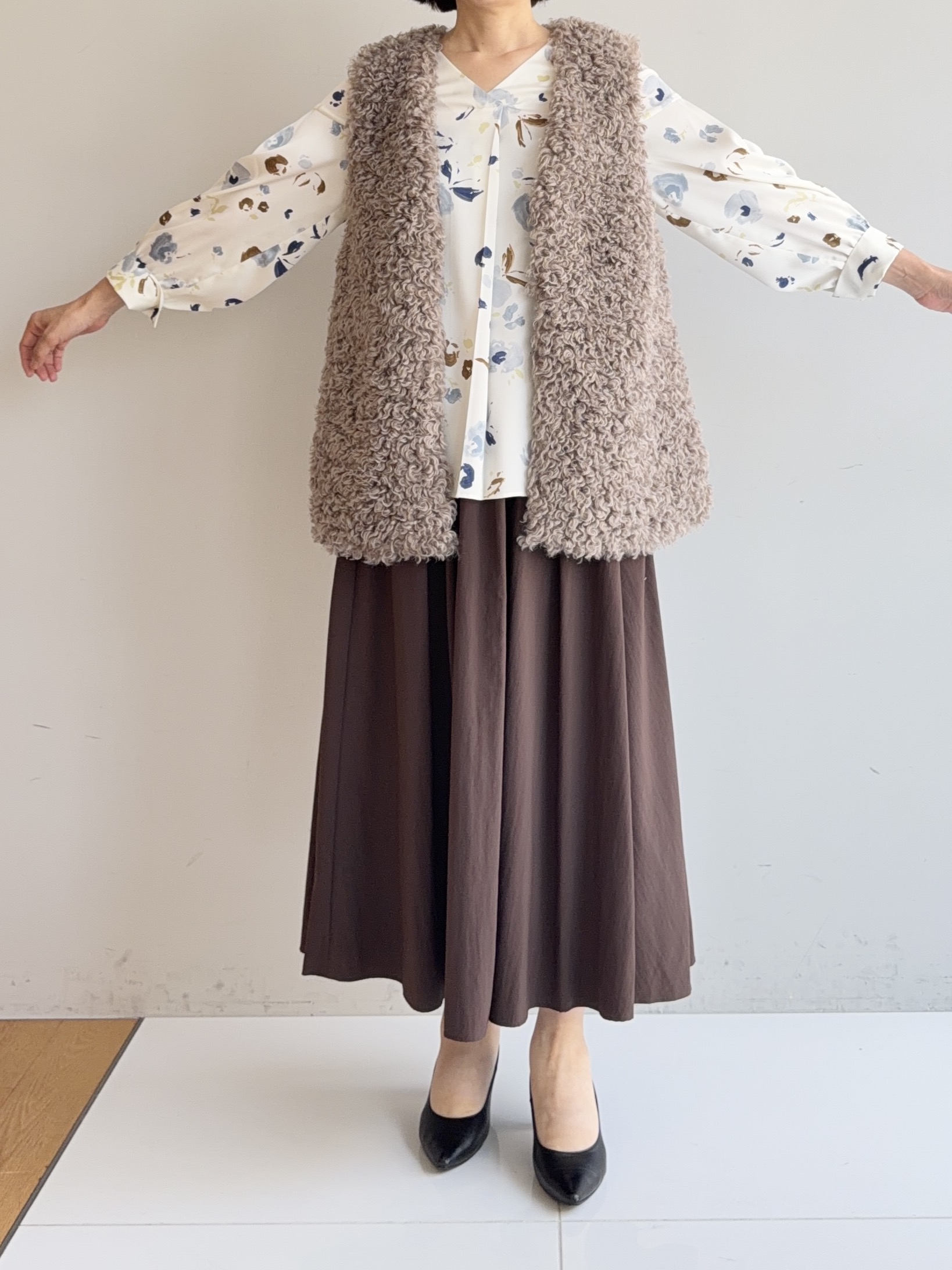 murayamaさんの「INDIVI｜【映える1枚】花柄プリントブラウス」を使ったコーディネート