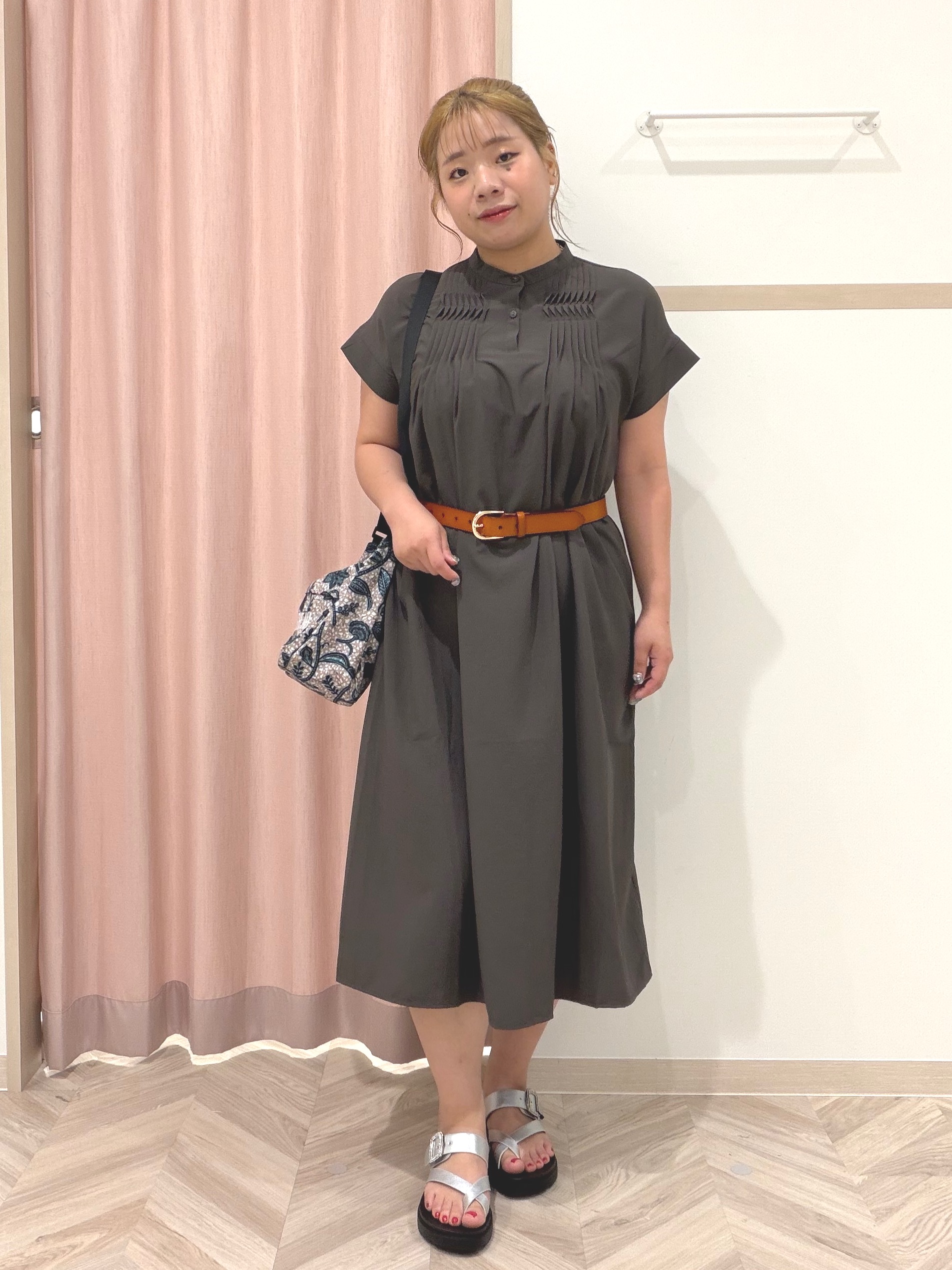 まちゃんなちゃんさんの「SHOO･LA･RUE｜【S-LL/洗濯機可】ピンタックデザインがサマ見え Aラインワンピース」を使ったコーディネート