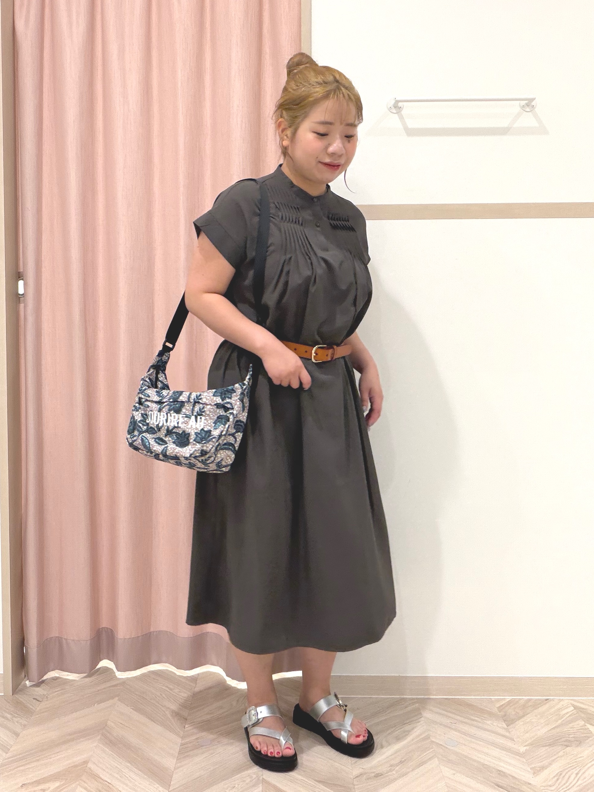 まちゃんなちゃんさんの「SHOO･LA･RUE｜【S-LL/洗濯機可】ピンタックデザインがサマ見え Aラインワンピース」を使ったコーディネート