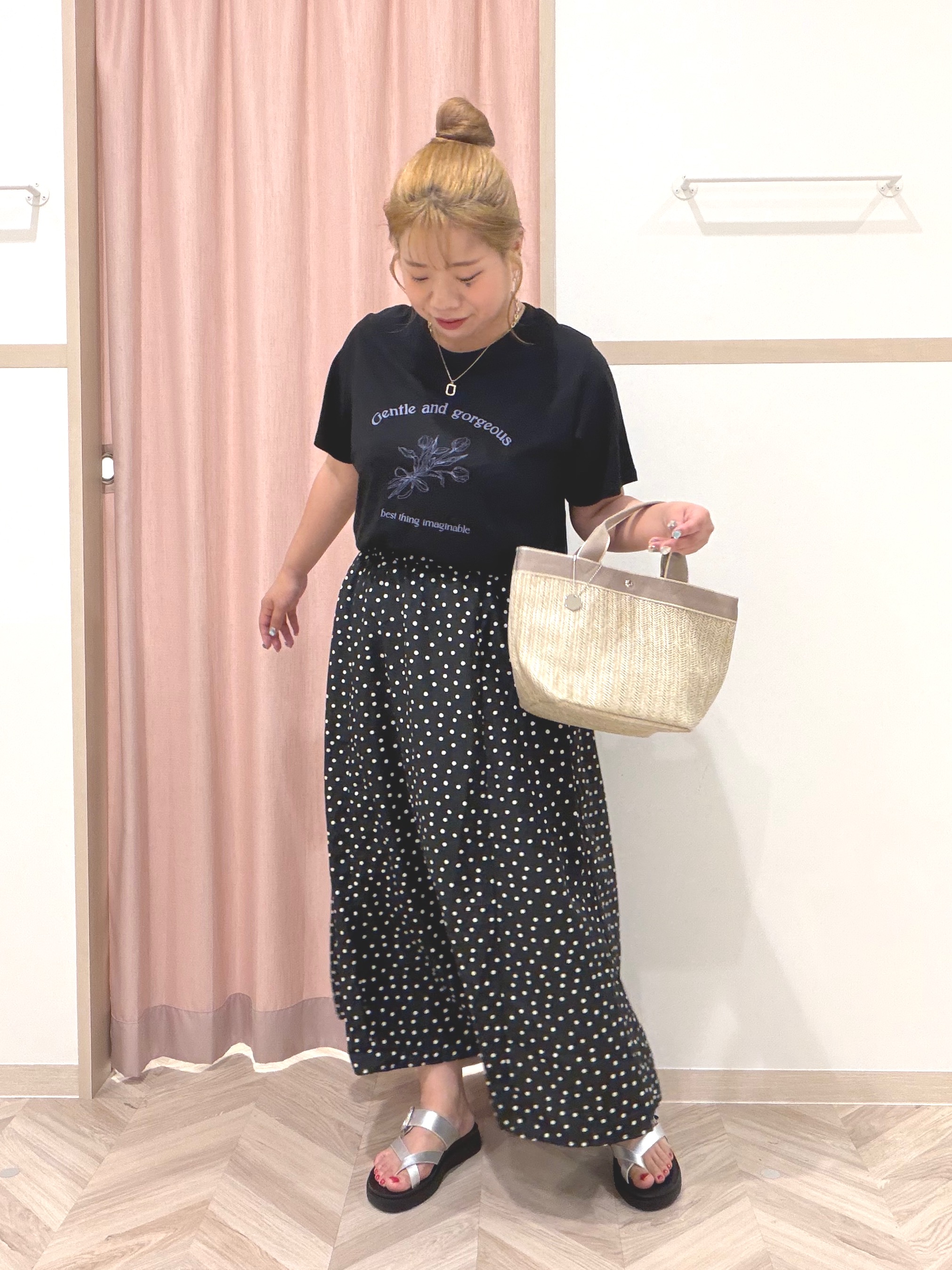 まちゃんなちゃんさんの「SHOO･LA･RUE｜【S-LL/洗濯機可】大人のベーシックカラープリントTシャツ」を使ったコーディネート