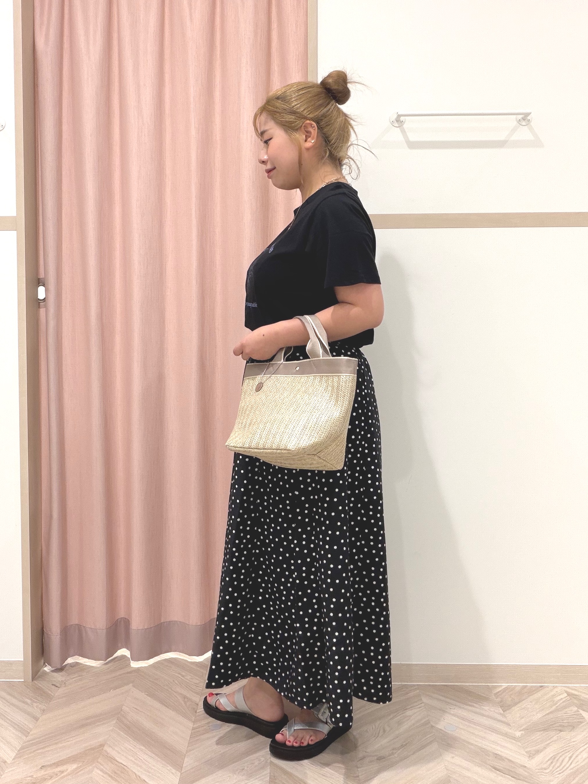 まちゃんなちゃんさんの「SHOO･LA･RUE｜【S-LL/洗濯機可】大人のベーシックカラープリントTシャツ」を使ったコーディネート