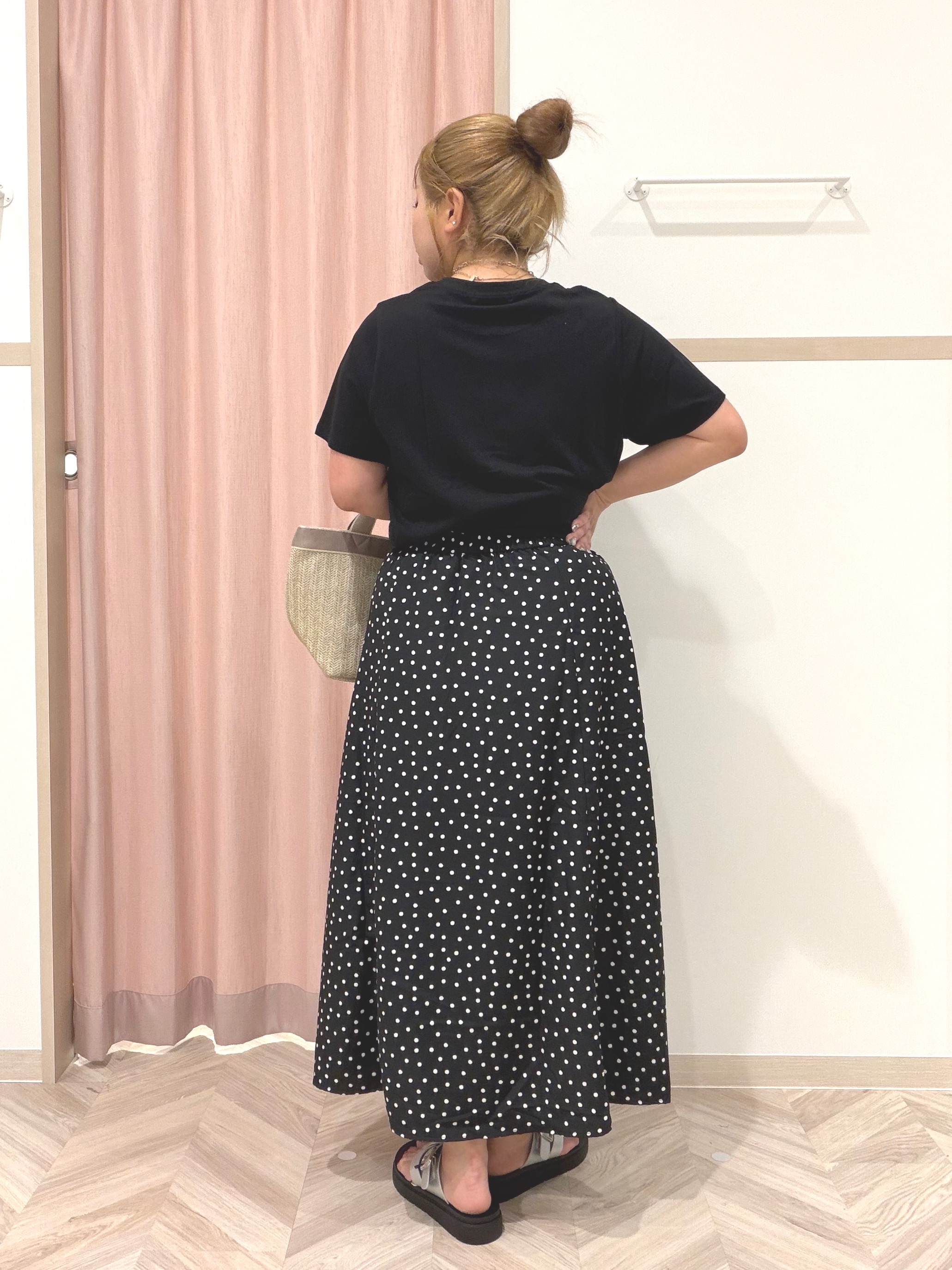 まちゃんなちゃんさんの「SHOO･LA･RUE｜【S-LL/洗濯機可】大人のベーシックカラープリントTシャツ」を使ったコーディネート