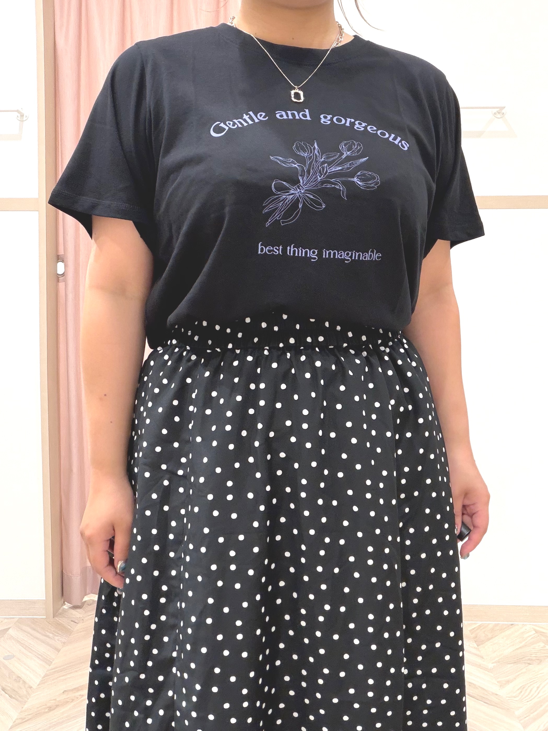 まちゃんなちゃんさんの「SHOO･LA･RUE｜【S-LL/洗濯機可】大人のベーシックカラープリントTシャツ」を使ったコーディネート