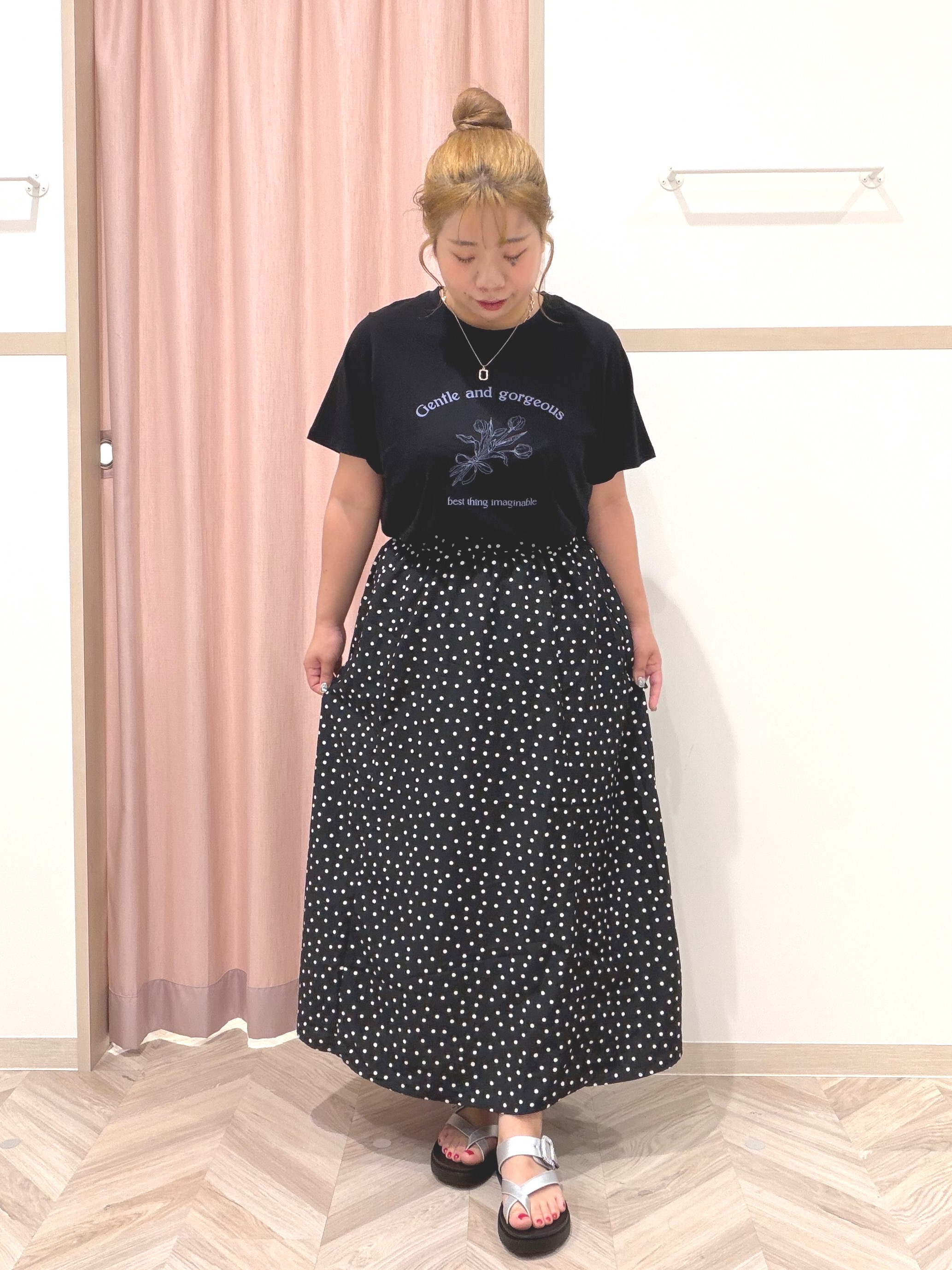 まちゃんなちゃんさんの「SHOO･LA･RUE｜【S-LL/洗濯機可】大人のベーシックカラープリントTシャツ」を使ったコーディネート