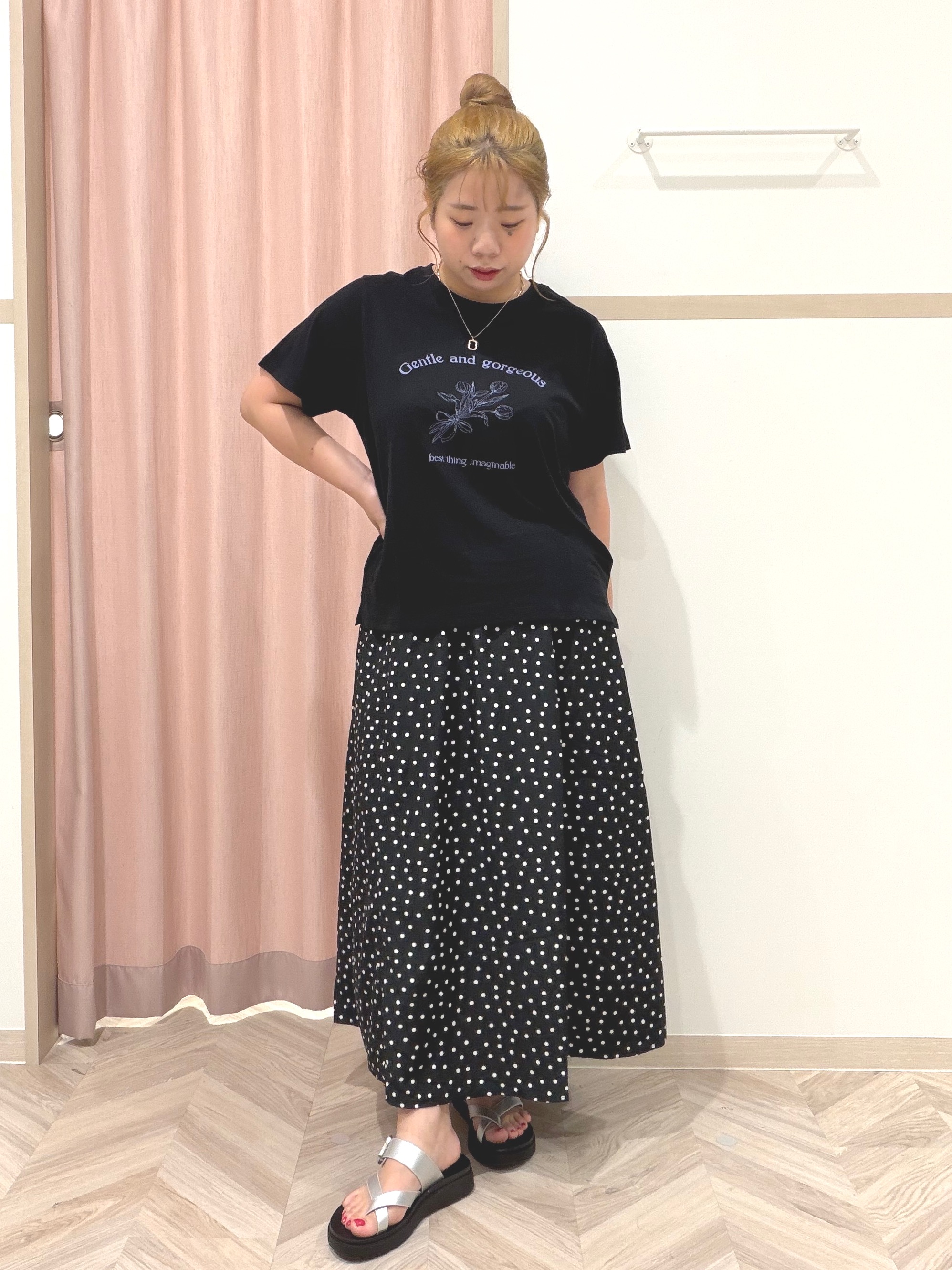 まちゃんなちゃんさんの「SHOO･LA･RUE｜【S-LL/洗濯機可】大人のベーシックカラープリントTシャツ」を使ったコーディネート