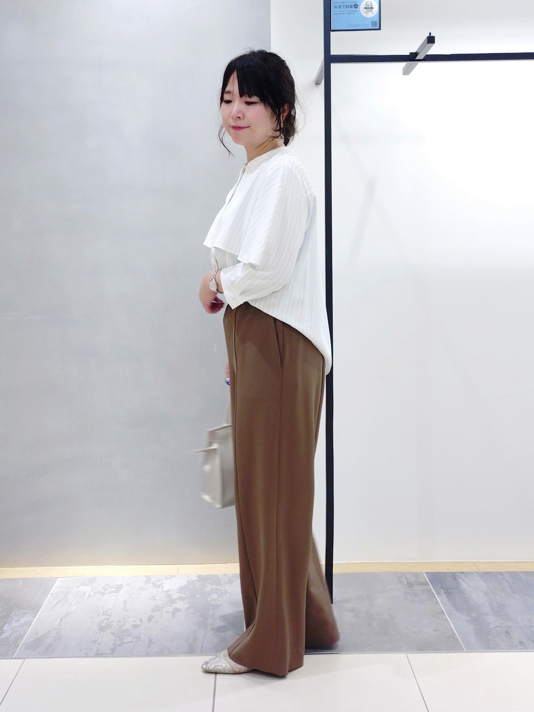 TOMOMIさんの「INDIVI｜【接触冷感/UVケア/夏羽織り/着る日傘】ケープ風ブラウス」を使ったコーディネート