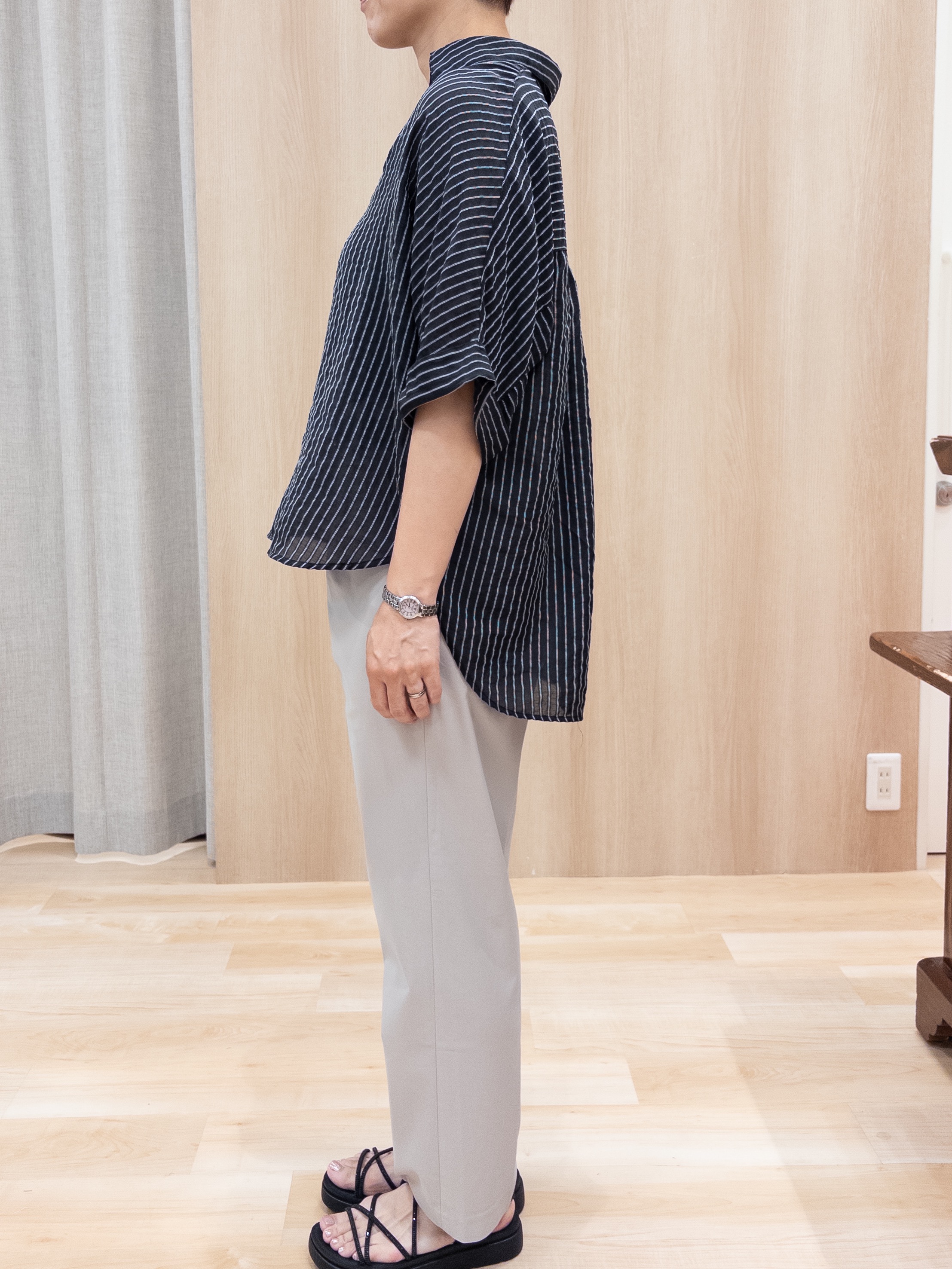 シュウコさんの「grove｜【洗濯機◎・体型カバー】ON/OFF使える、シアースキッパーシャツ」を使ったコーディネート