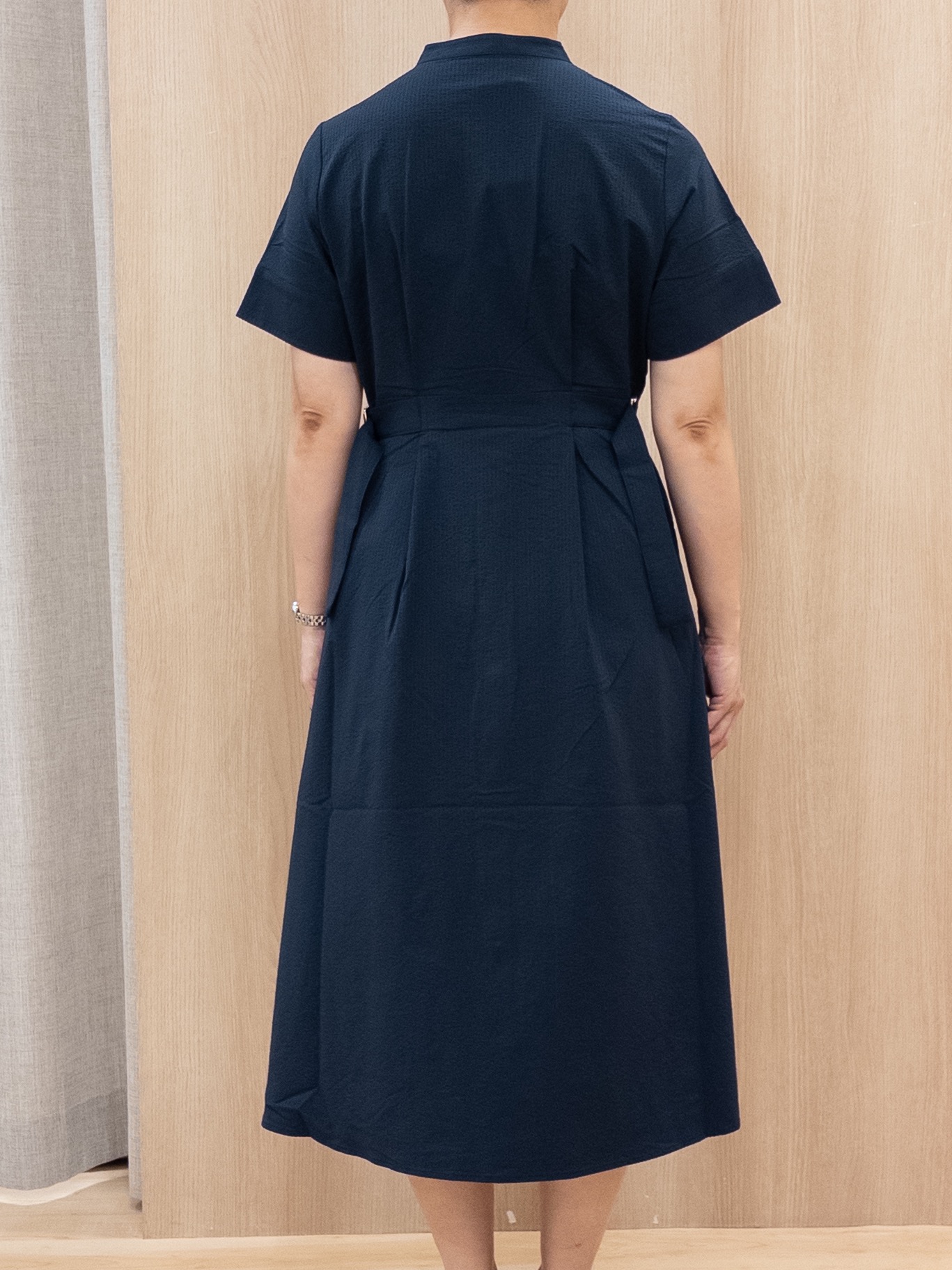 シュウコさんの「grove｜【低身長さんも選べる着丈/UV・シワになりにくいetc】涼やかさも、きちんとも叶うワンピース」を使ったコーディネート