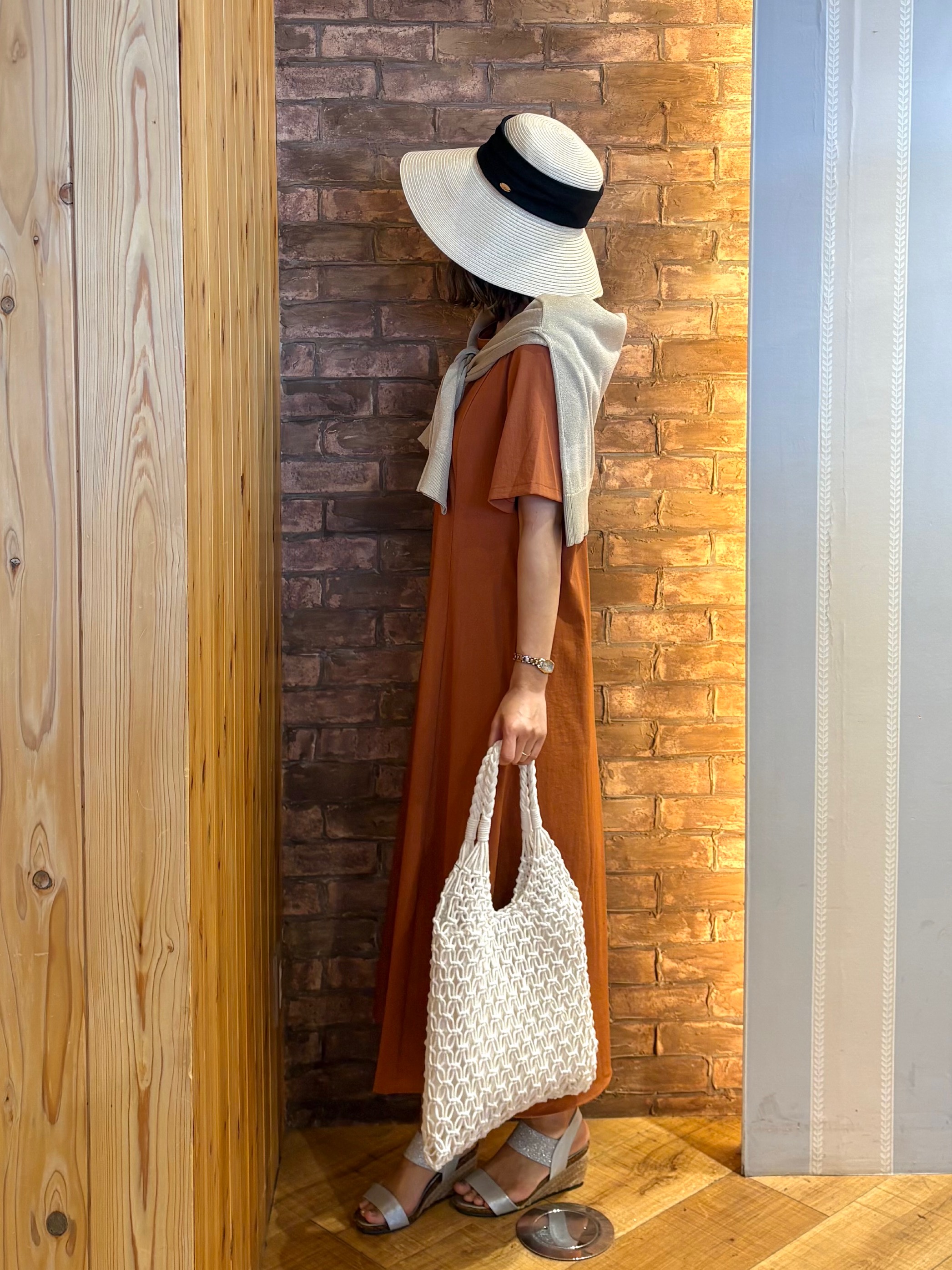 mieさんの「SHOO･LA･RUE｜【通気性〇/洗濯機可/S-LL】シアーラメカーディガン」を使ったコーディネート