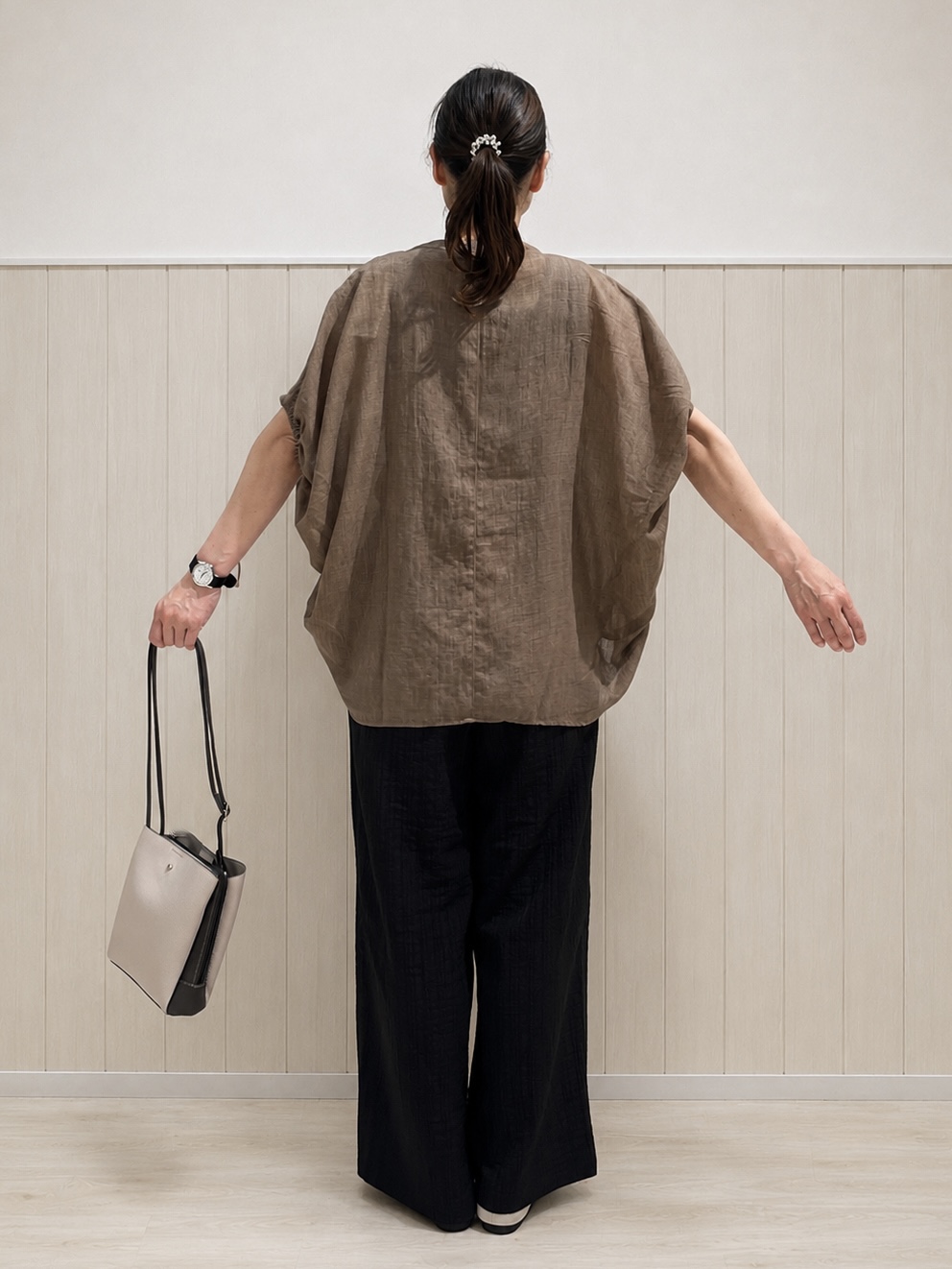 まつみさんの「SHOO･LA･RUE｜【体型カバー】バルーン風ゆるシャツブラウス」を使ったコーディネート