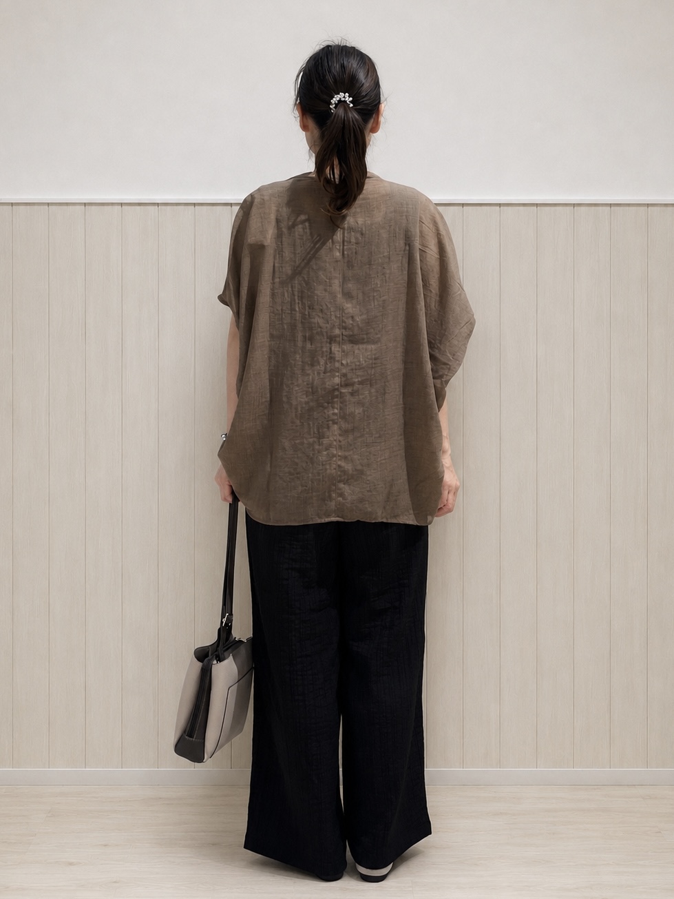 まつみさんの「SHOO･LA･RUE｜【体型カバー】バルーン風ゆるシャツブラウス」を使ったコーディネート