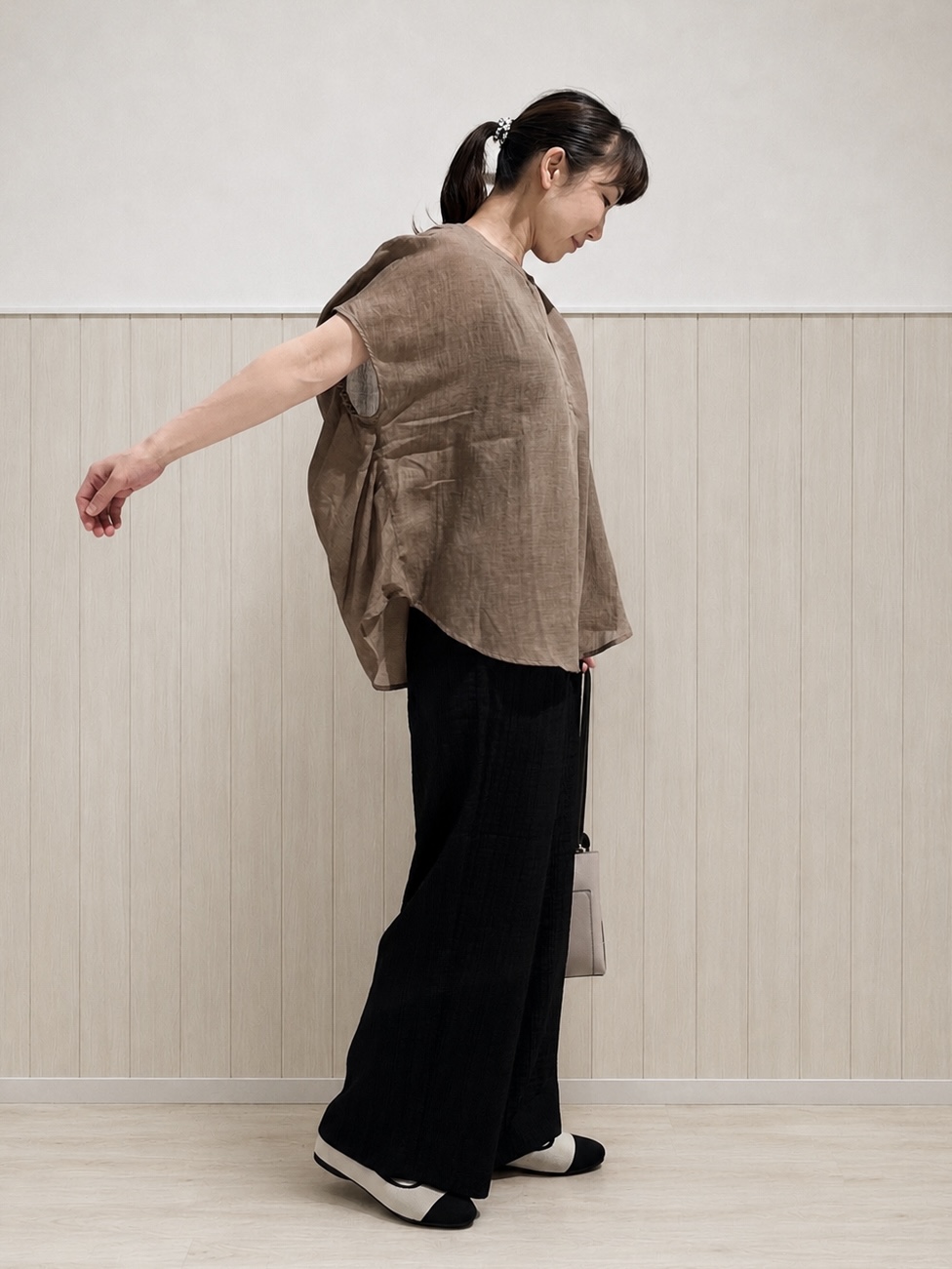 まつみさんの「SHOO･LA･RUE｜【体型カバー】バルーン風ゆるシャツブラウス」を使ったコーディネート