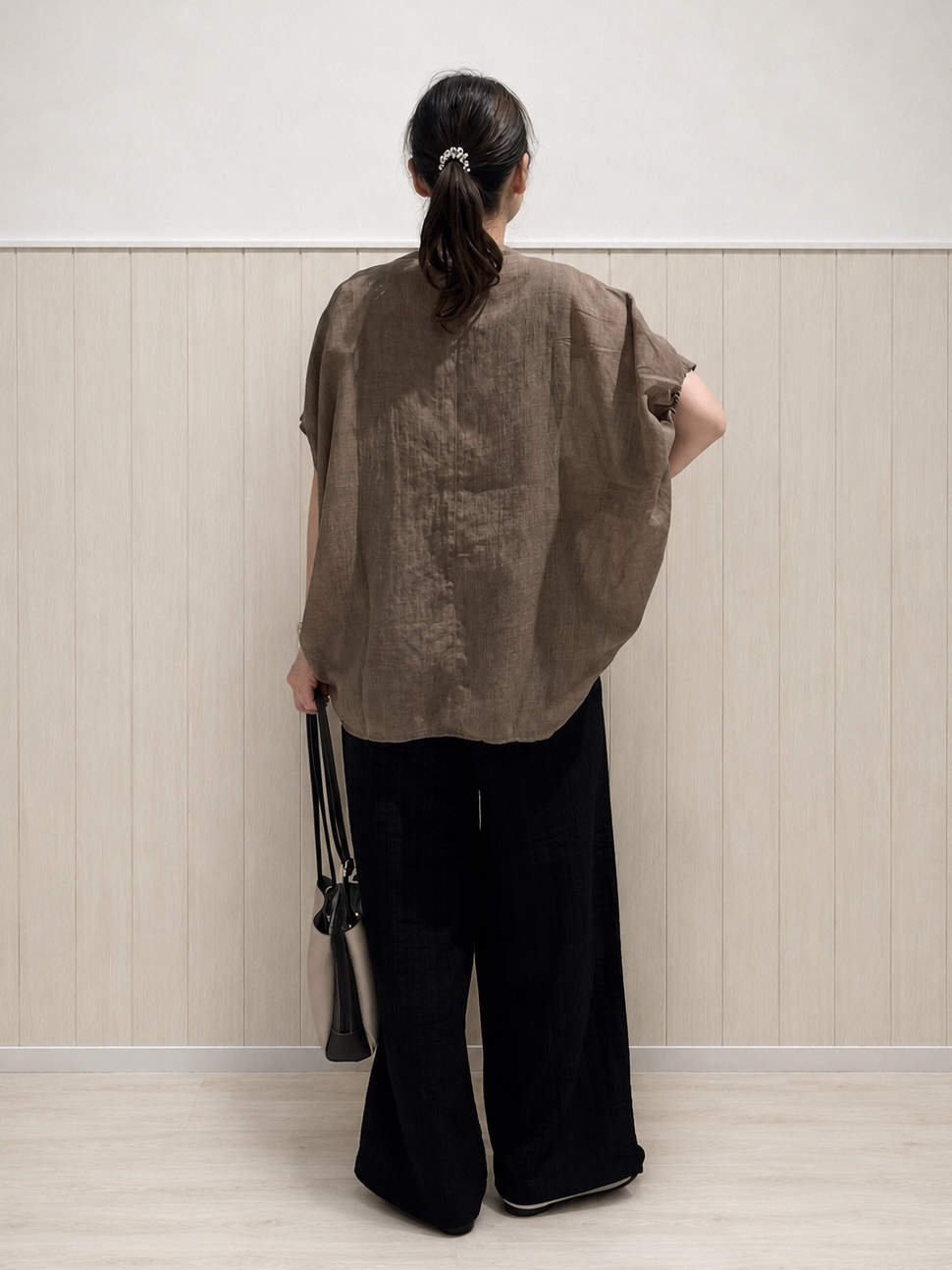 まつみさんの「SHOO･LA･RUE｜【体型カバー】バルーン風ゆるシャツブラウス」を使ったコーディネート