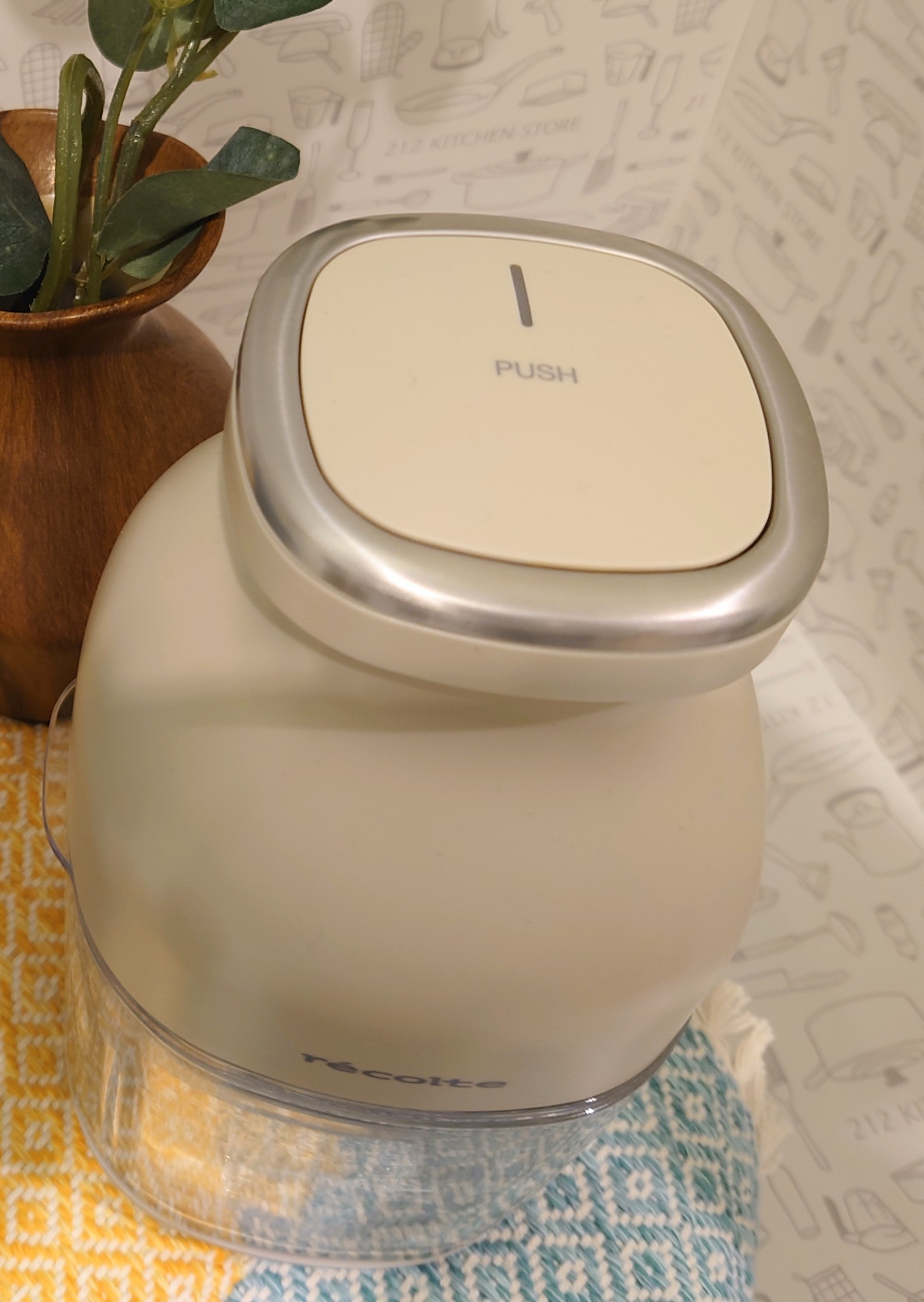 PANタナカさんの「212 KITCHEN STORE｜◆コードレスカプセルカッターボンヌ　ナチュラルブラック ＜recolte レコルト＞」を使ったコーディネート