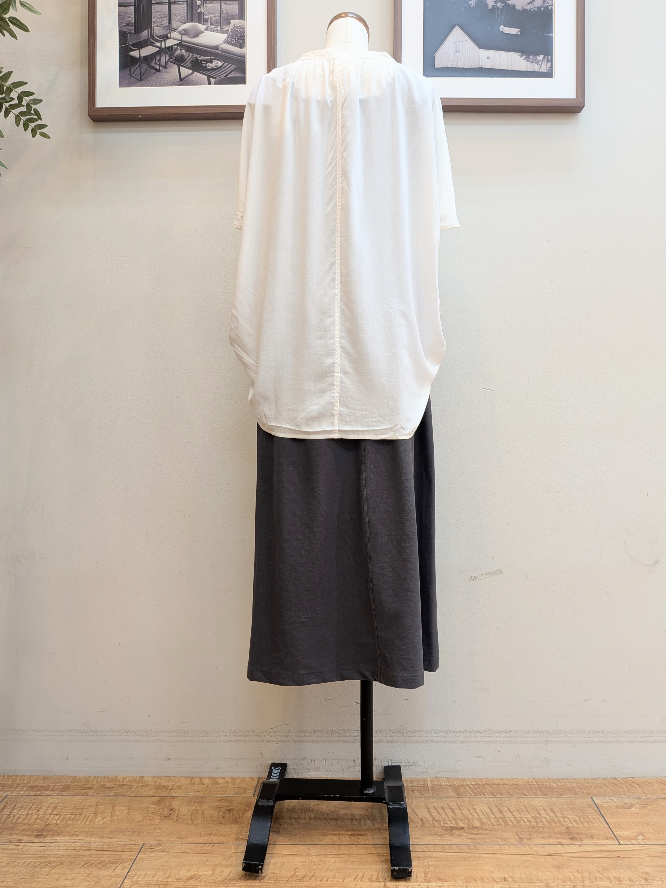 うっちーさんの「SHOO･LA･RUE｜【洗濯機可/体型カバー】とろみタックスキッパーブラウス」を使ったコーディネート