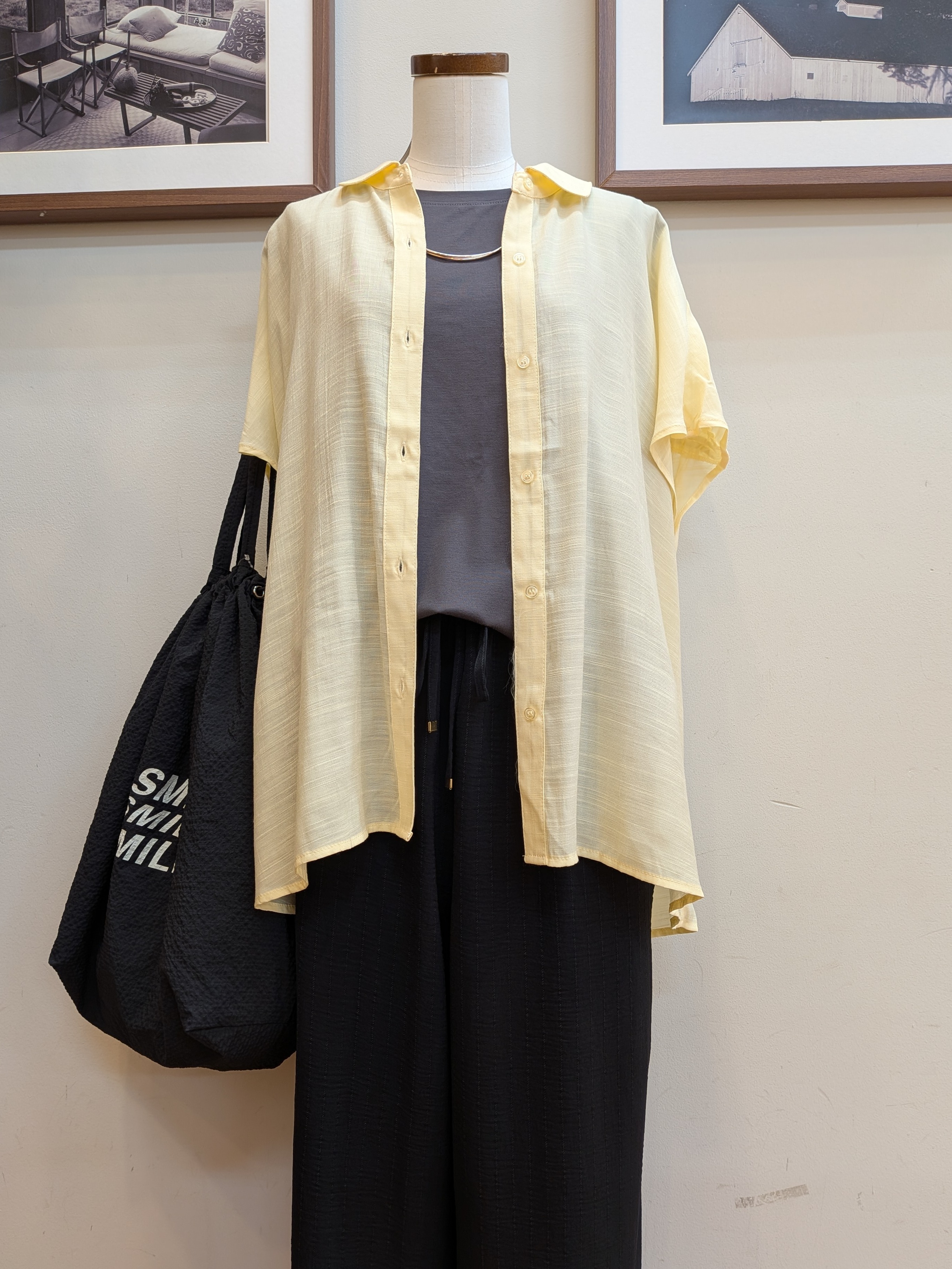 うっちーさんの「SHOO･LA･RUE｜【UV/洗濯機可】ほんのりシアーで上品な バックギャザーブラウス」を使ったコーディネート