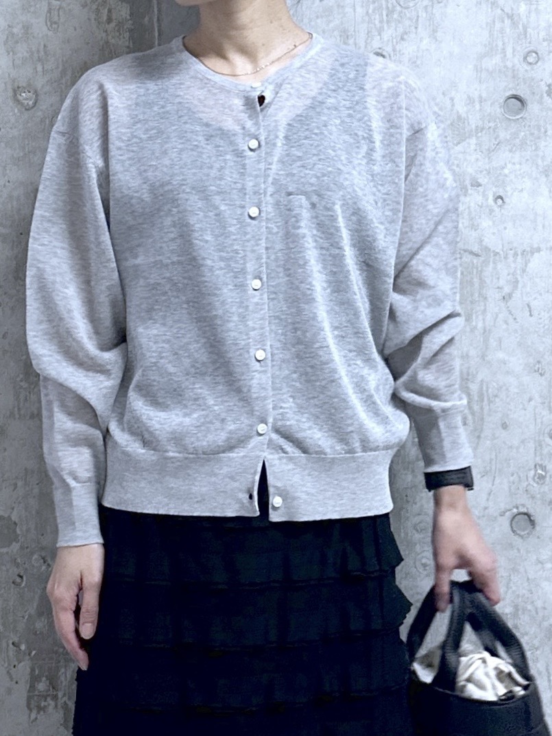kumiさんの「Dessin｜ペーパータッチ クルーネックカーディガン」を使ったコーディネート