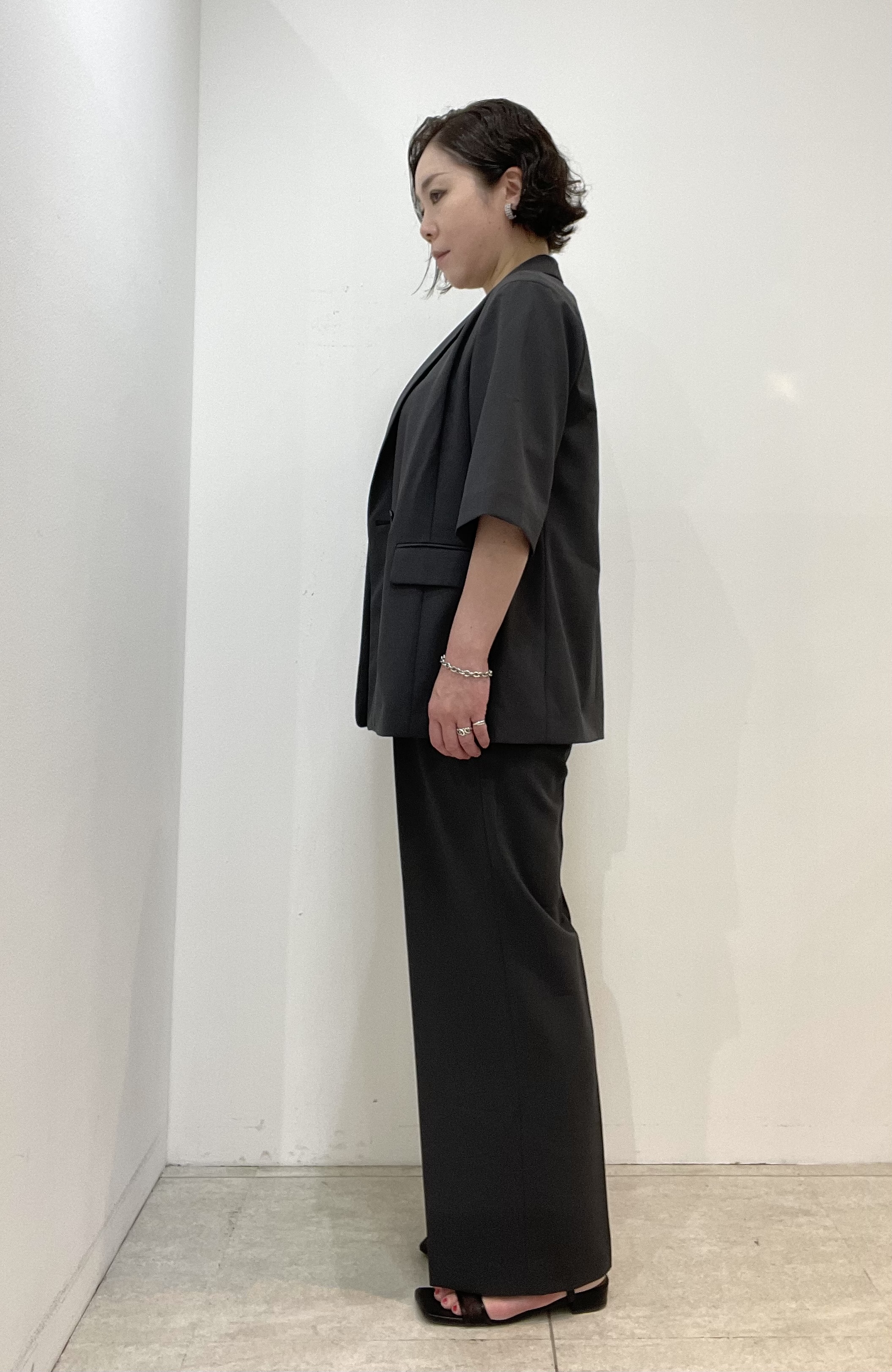 Wachiさんの「UNTITLED｜【秋の通勤羽織/セットアップ可/UVカット】エアリークール半袖ジャケット」を使ったコーディネート