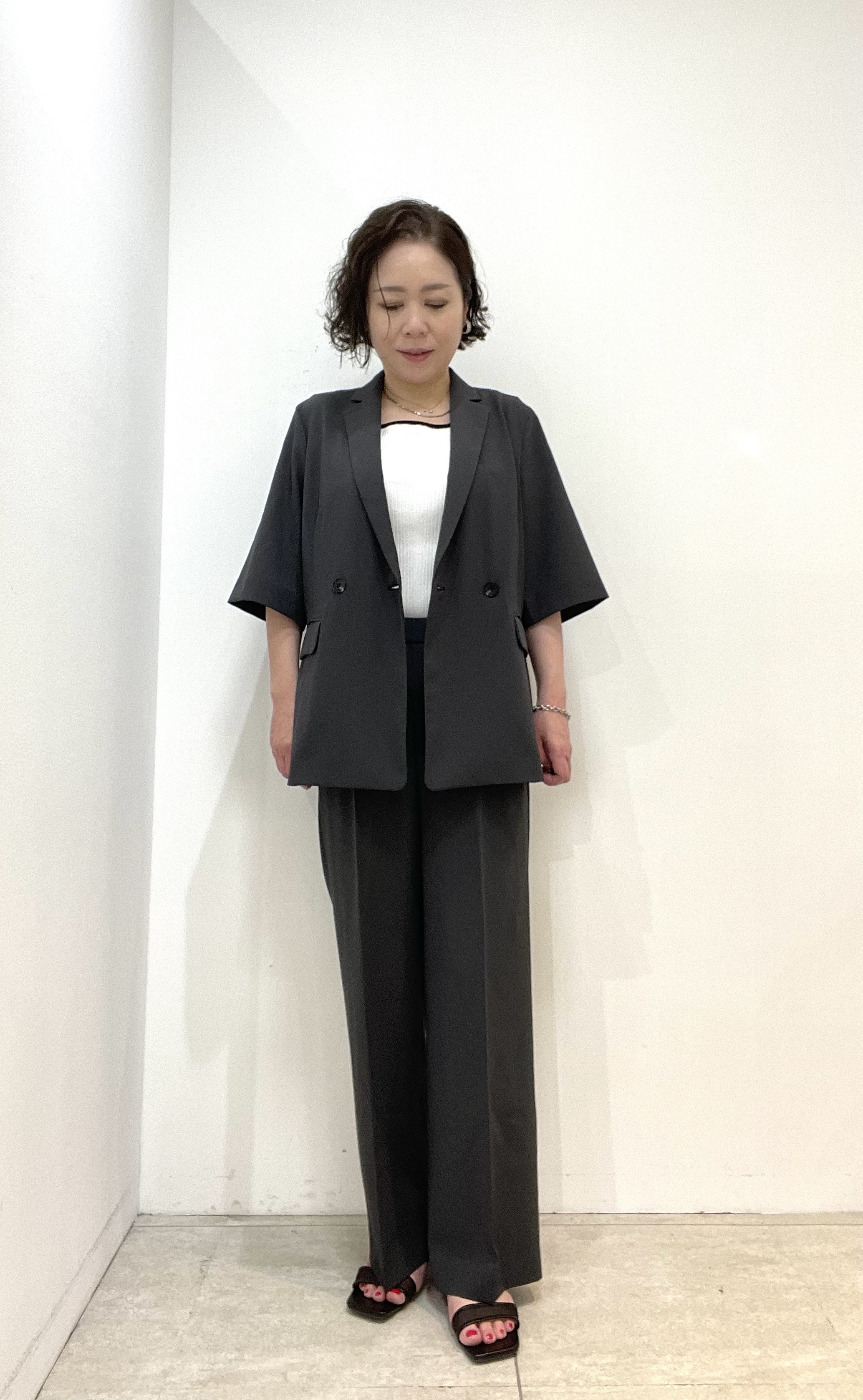 Wachiさんの「UNTITLED｜【秋の通勤羽織/セットアップ可/UVカット】エアリークール半袖ジャケット」を使ったコーディネート