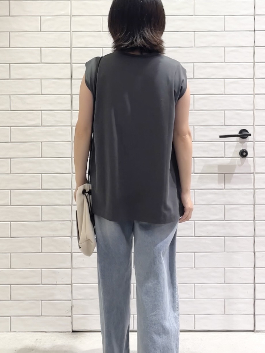 しおりさんの「OPAQUE.CLIP｜【UV／接触冷感】スーパーアイス ノースリーブカットソー《洗濯機OK》」を使ったコーディネート