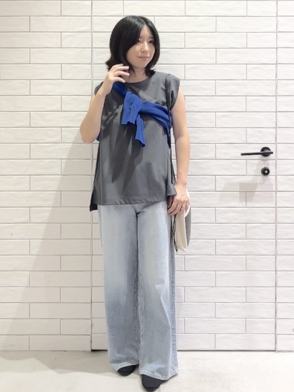 しおりさんの「OPAQUE.CLIP｜ポロ衿ニットカーディガン【洗濯機OK】」を使ったコーディネート