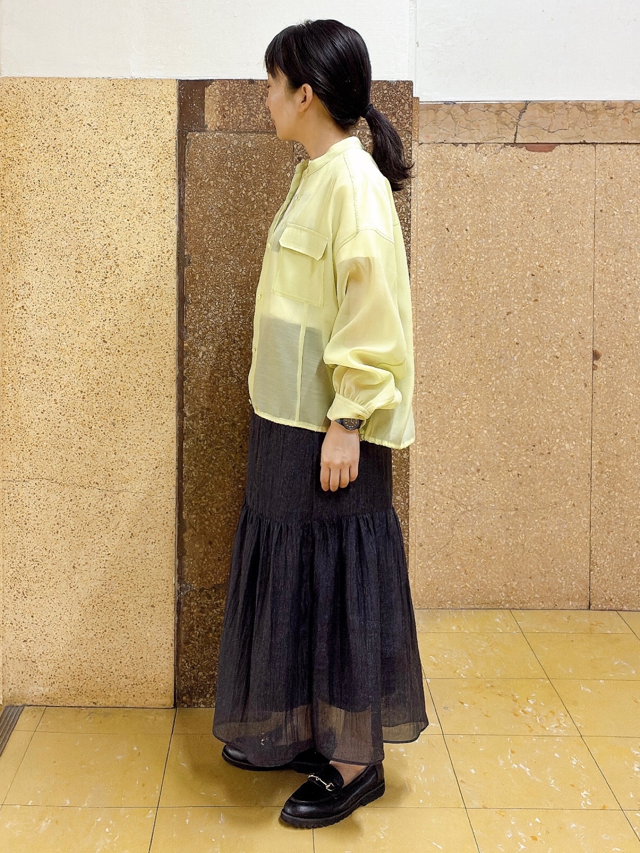hattoriさんの「INDIVI｜【トレンド／2WAY】裾ドロスト付きシアーブラウスブルゾン」を使ったコーディネート