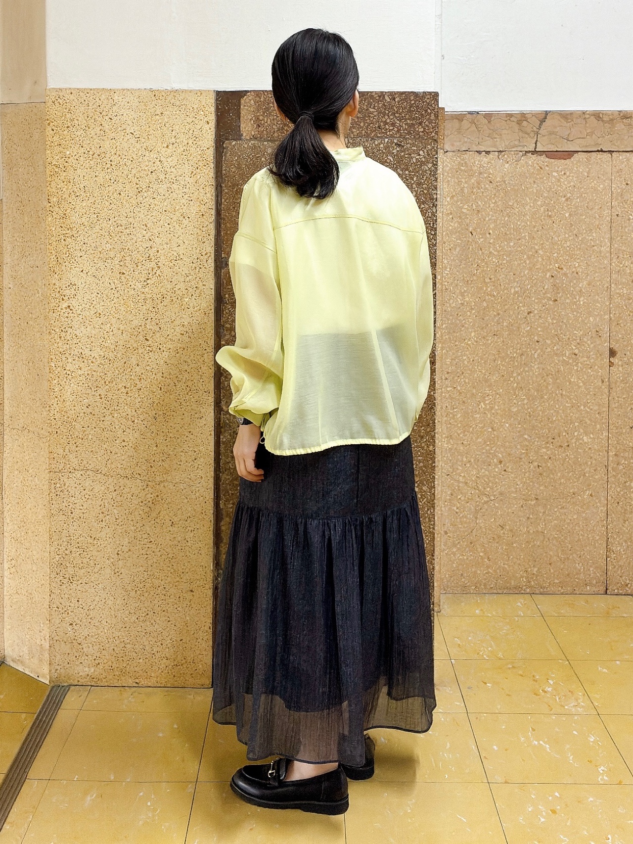 hattoriさんの「INDIVI｜【トレンド／2WAY】裾ドロスト付きシアーブラウスブルゾン」を使ったコーディネート