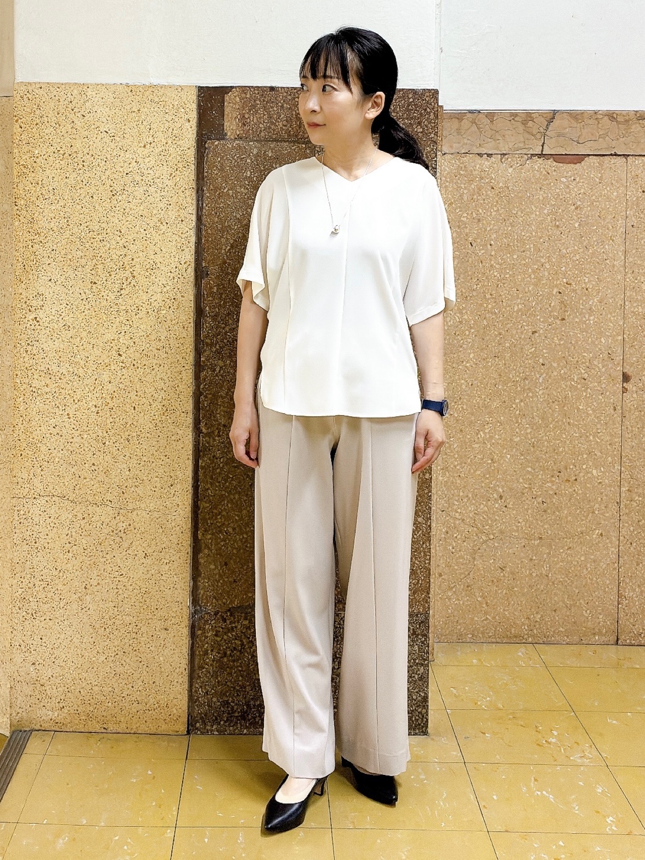 hattoriさんの「INDIVI｜【体型＆二の腕カバー/着る日傘】ドルマントップス」を使ったコーディネート