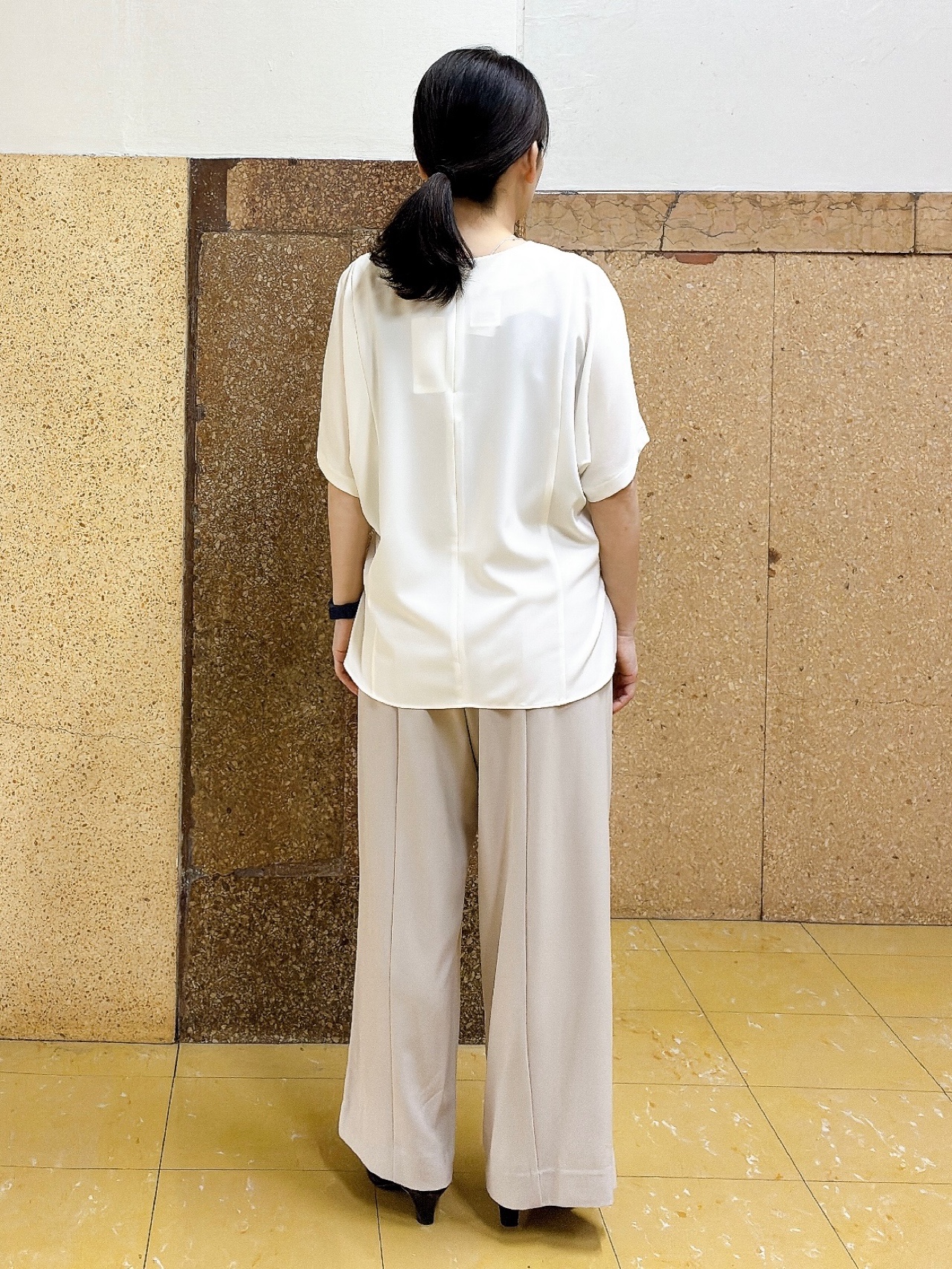 hattoriさんの「INDIVI｜【体型＆二の腕カバー/着る日傘】ドルマントップス」を使ったコーディネート