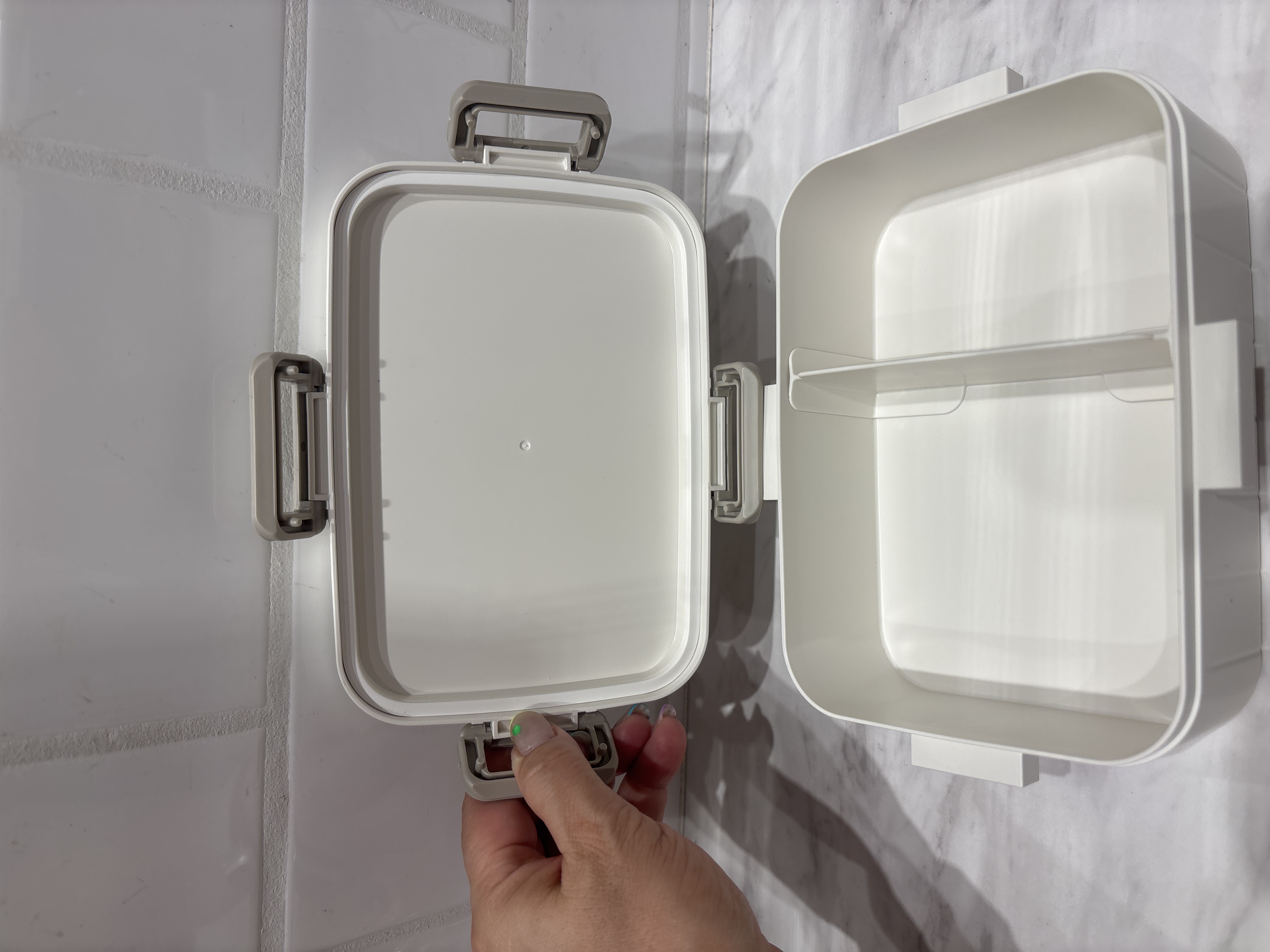 iteさんの「212 KITCHEN STORE｜4LOCK抗菌ランチボックス650ml WGY ＜212Kオリジナル＞」を使ったコーディネート