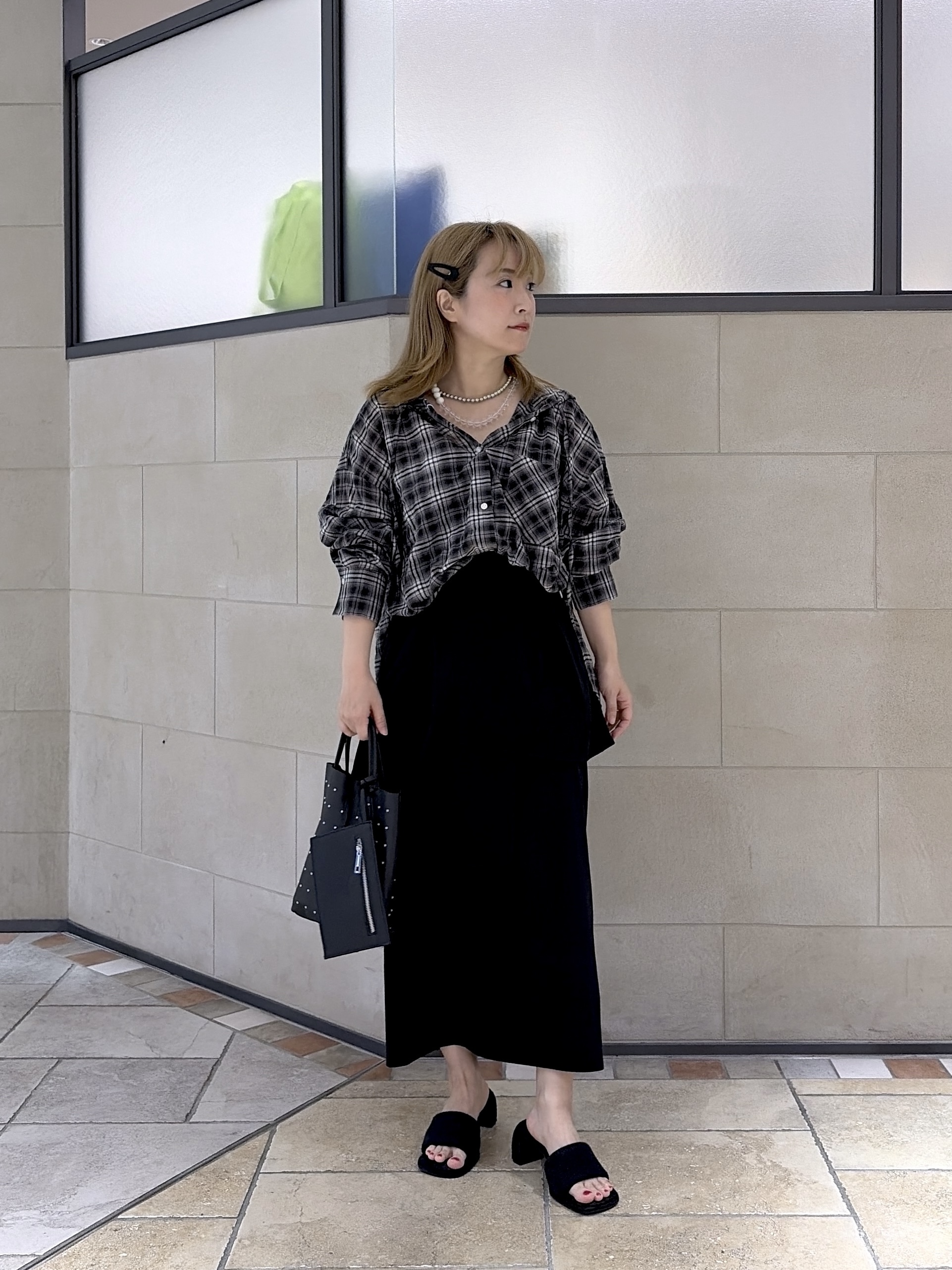 よねさんの「INDIVI｜フード付 シアーチェックシャツ」を使ったコーディネート