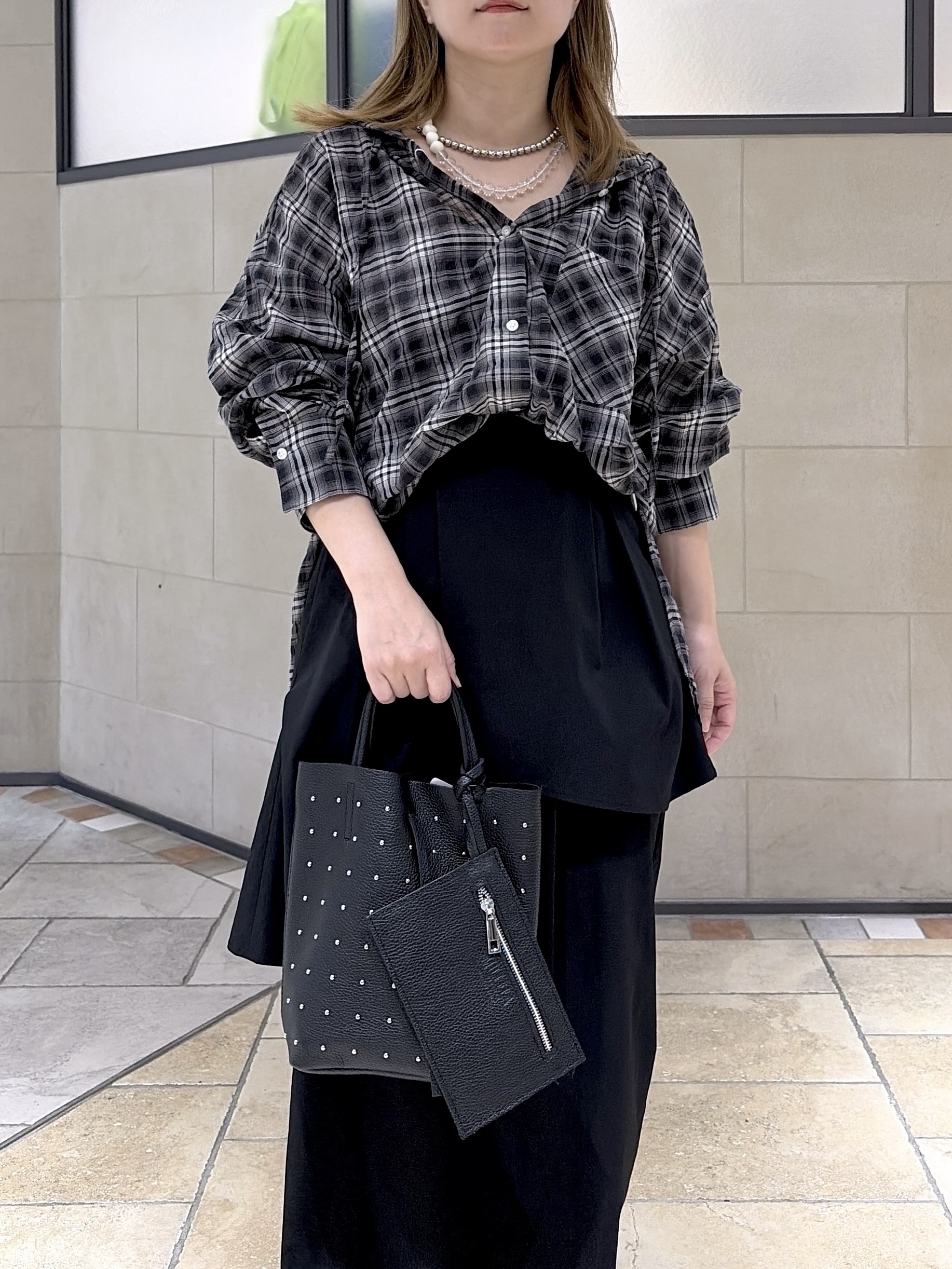 よねさんの「INDIVI｜フード付 シアーチェックシャツ」を使ったコーディネート
