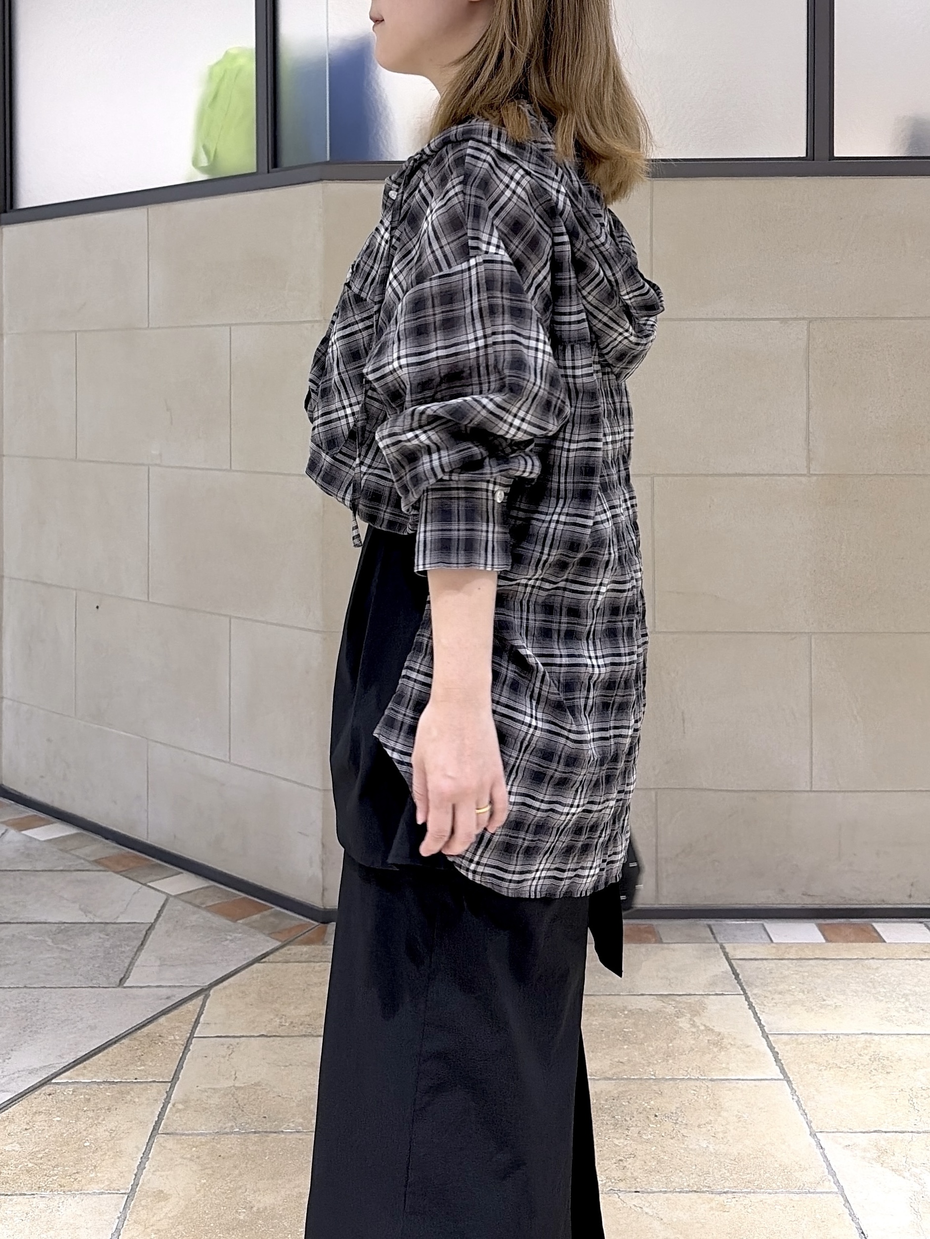 よねさんの「INDIVI｜フード付 シアーチェックシャツ」を使ったコーディネート