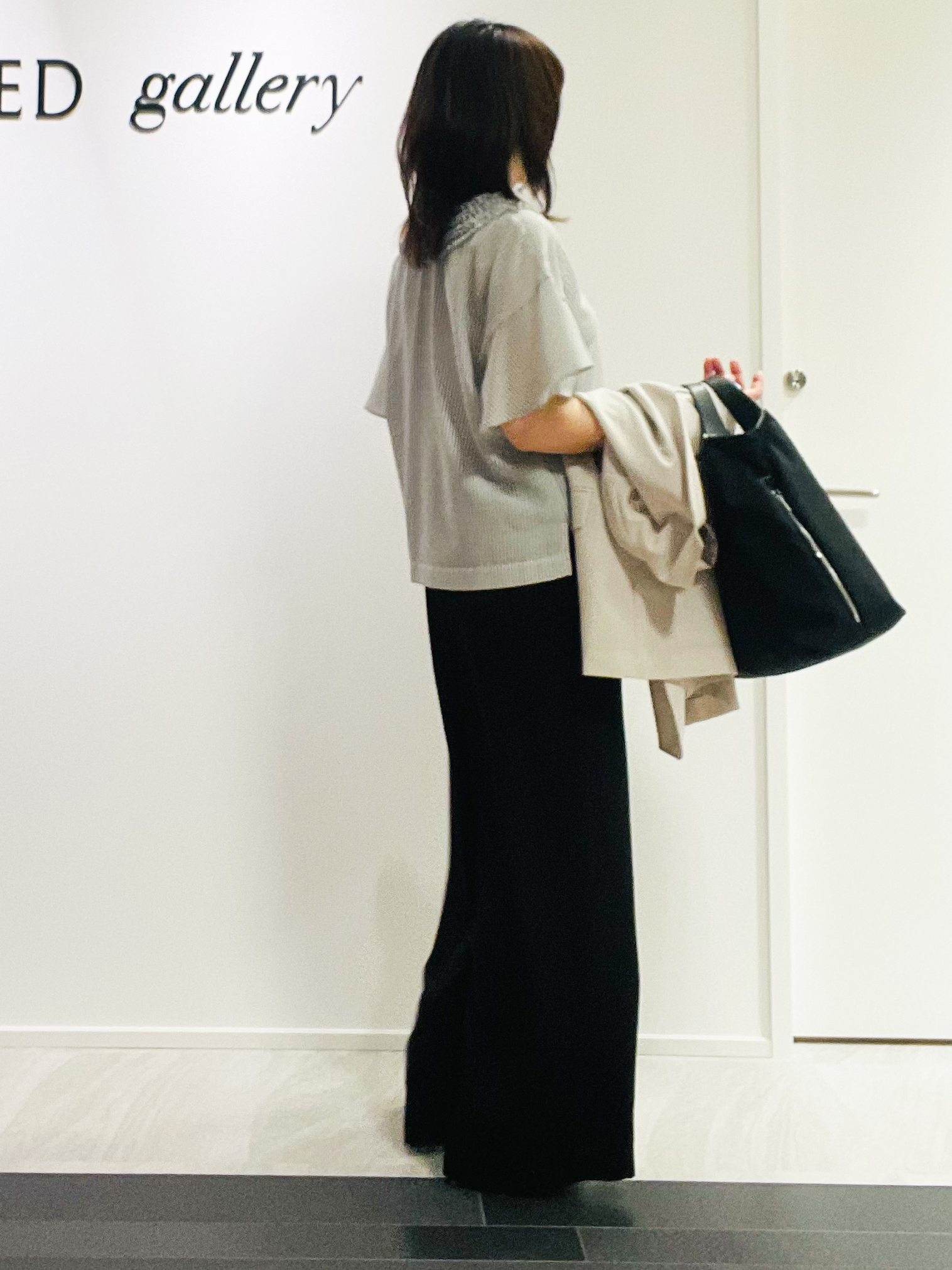めいさんの「UNTITLED｜【接触冷感/通気性/洗える】Vネックフリルブラウス」を使ったコーディネート