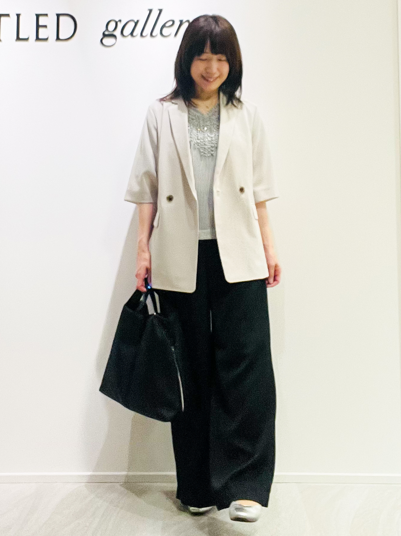 めいさんの「UNTITLED｜【接触冷感/通気性/洗える】Vネックフリルブラウス」を使ったコーディネート