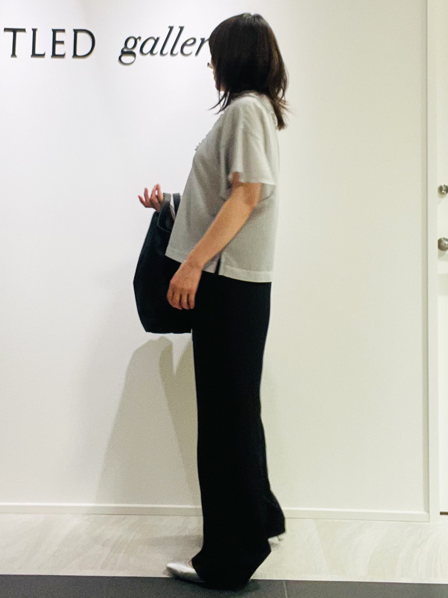 めいさんの「UNTITLED｜【接触冷感/通気性/洗える】Vネックフリルブラウス」を使ったコーディネート