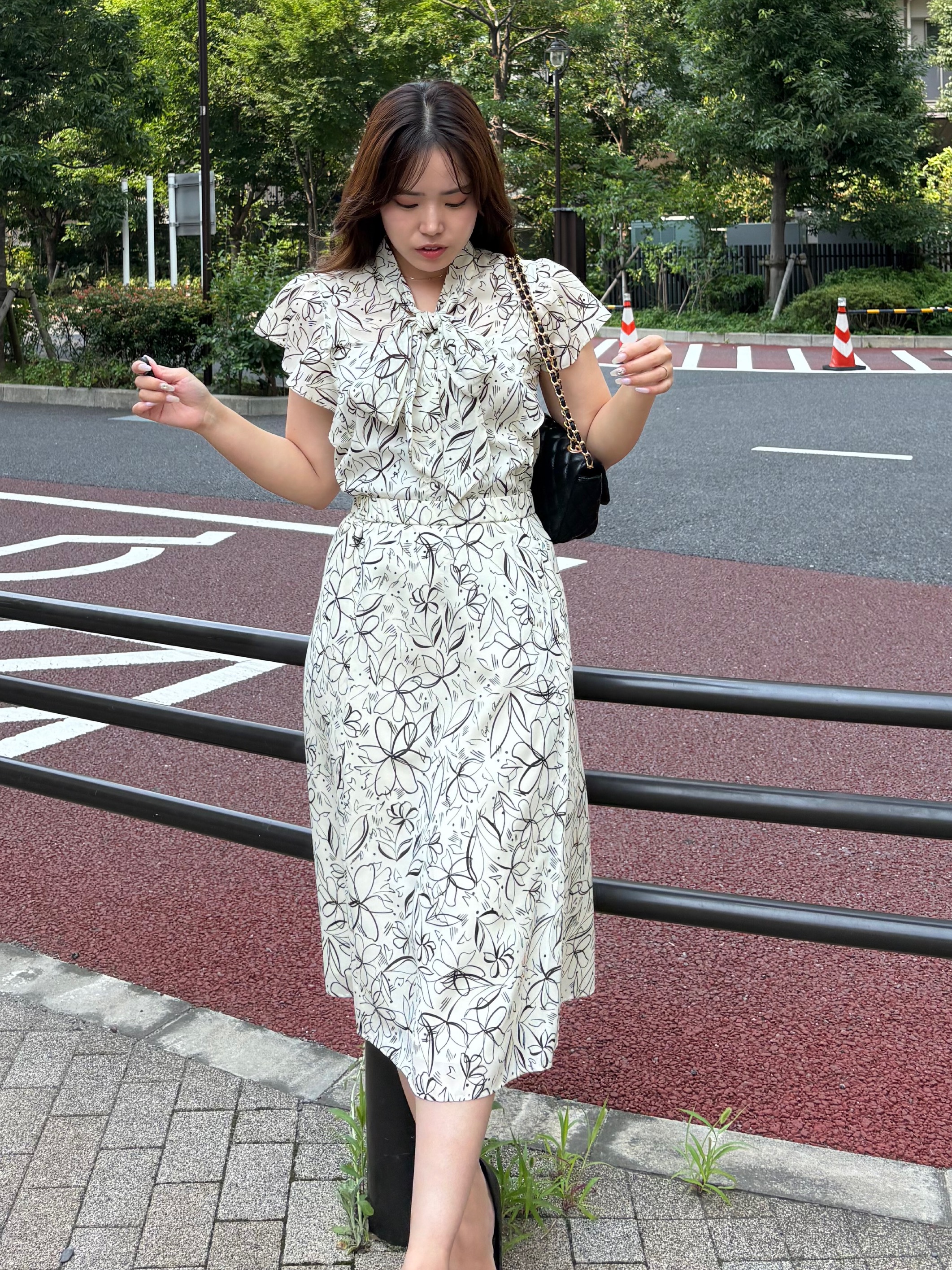 MISAKIさんの「COUP DE CHANCE｜【手洗い可／日本製】フラワーリボンブラウス」を使ったコーディネート