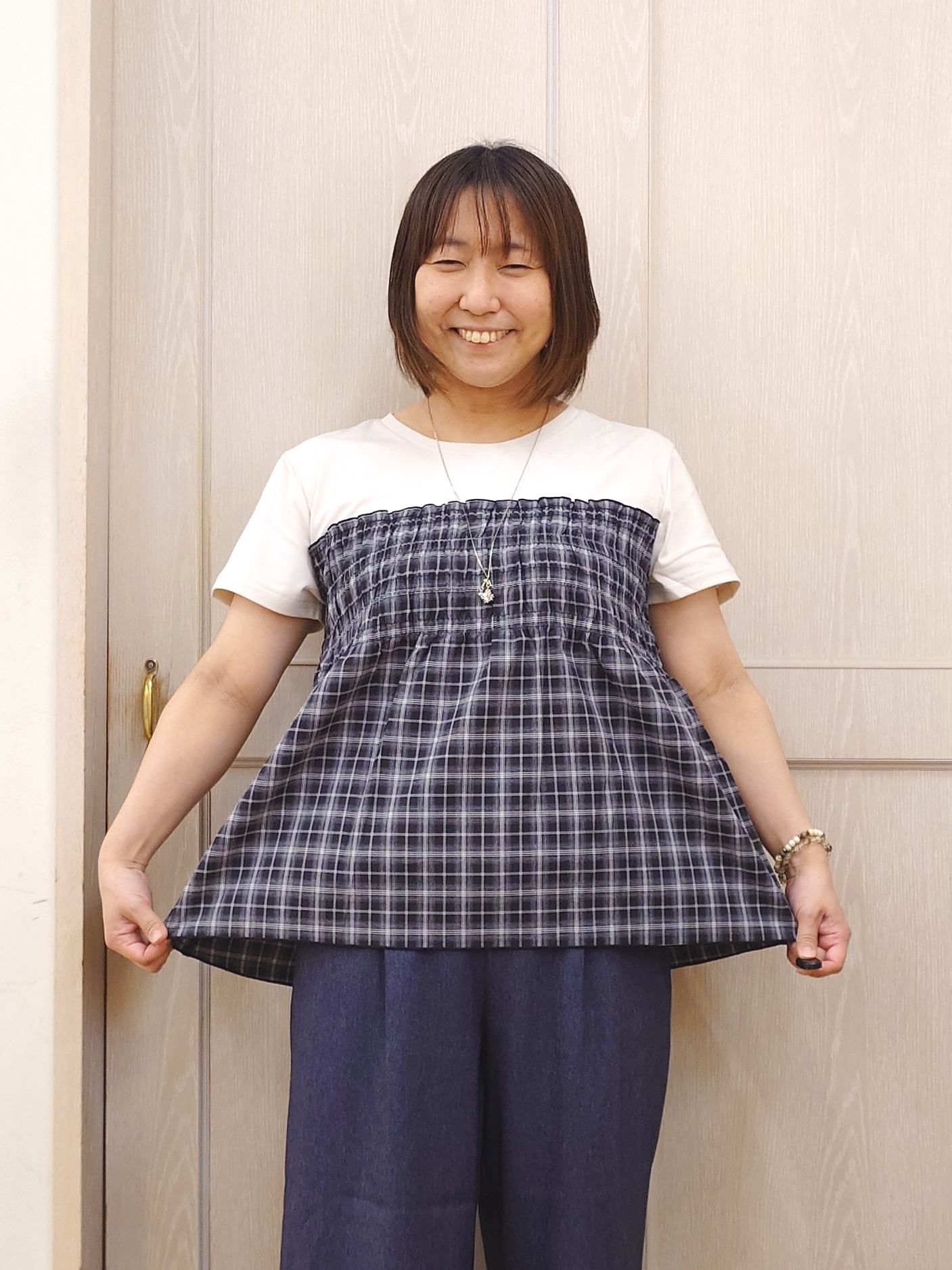 とろろさんの「SHOO･LA･RUE｜【S-LL/洗濯機可/体型カバー】インせずサマ見え ビスチェ風異素材ドッキングTシャツ」を使ったコーディネート