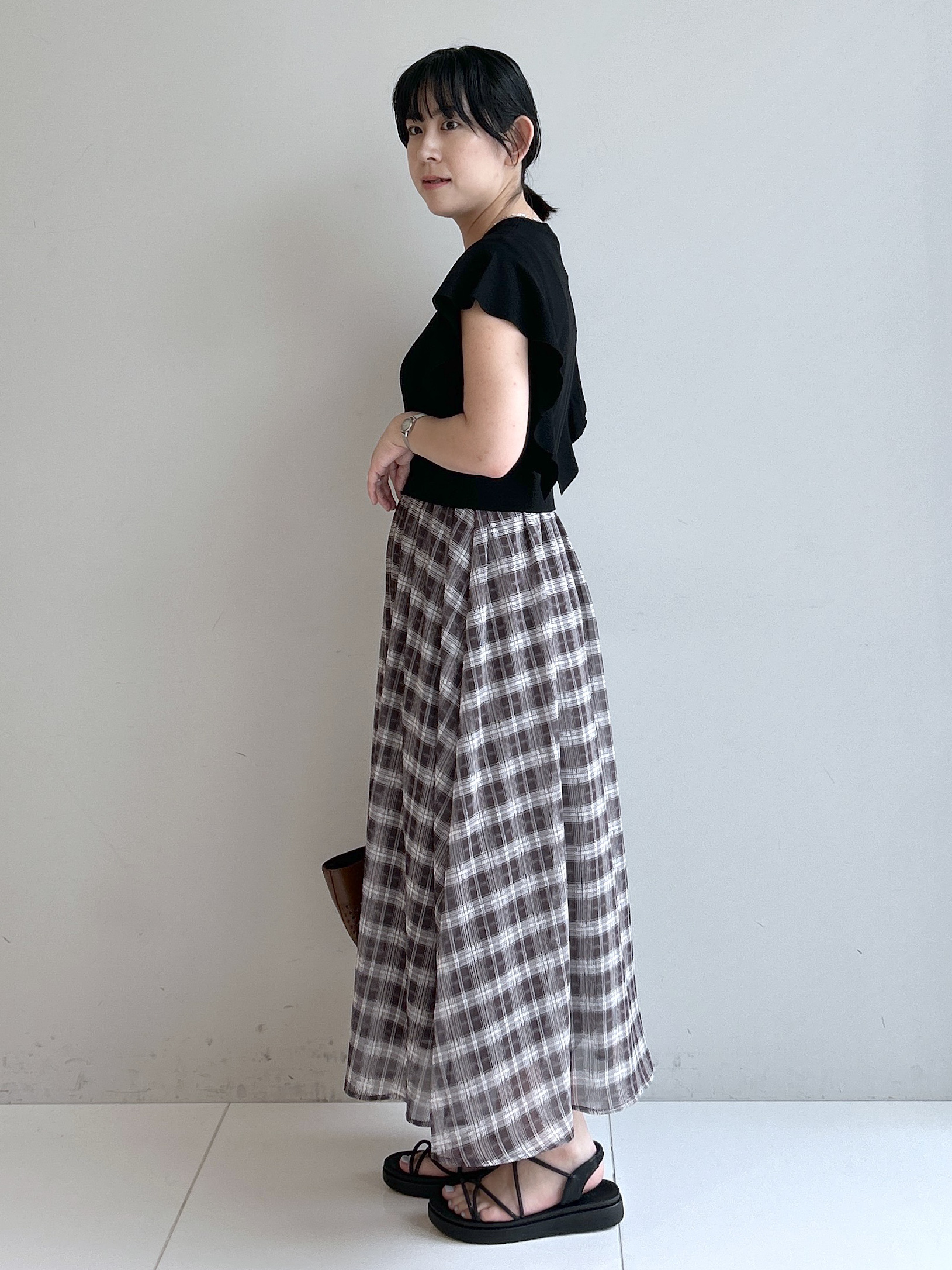 Hirokaさんの「grove｜【低身長さんも選べる着丈・洗濯機◎】1枚で華やか 肩フリルニットドッキングワンピース」を使ったコーディネート