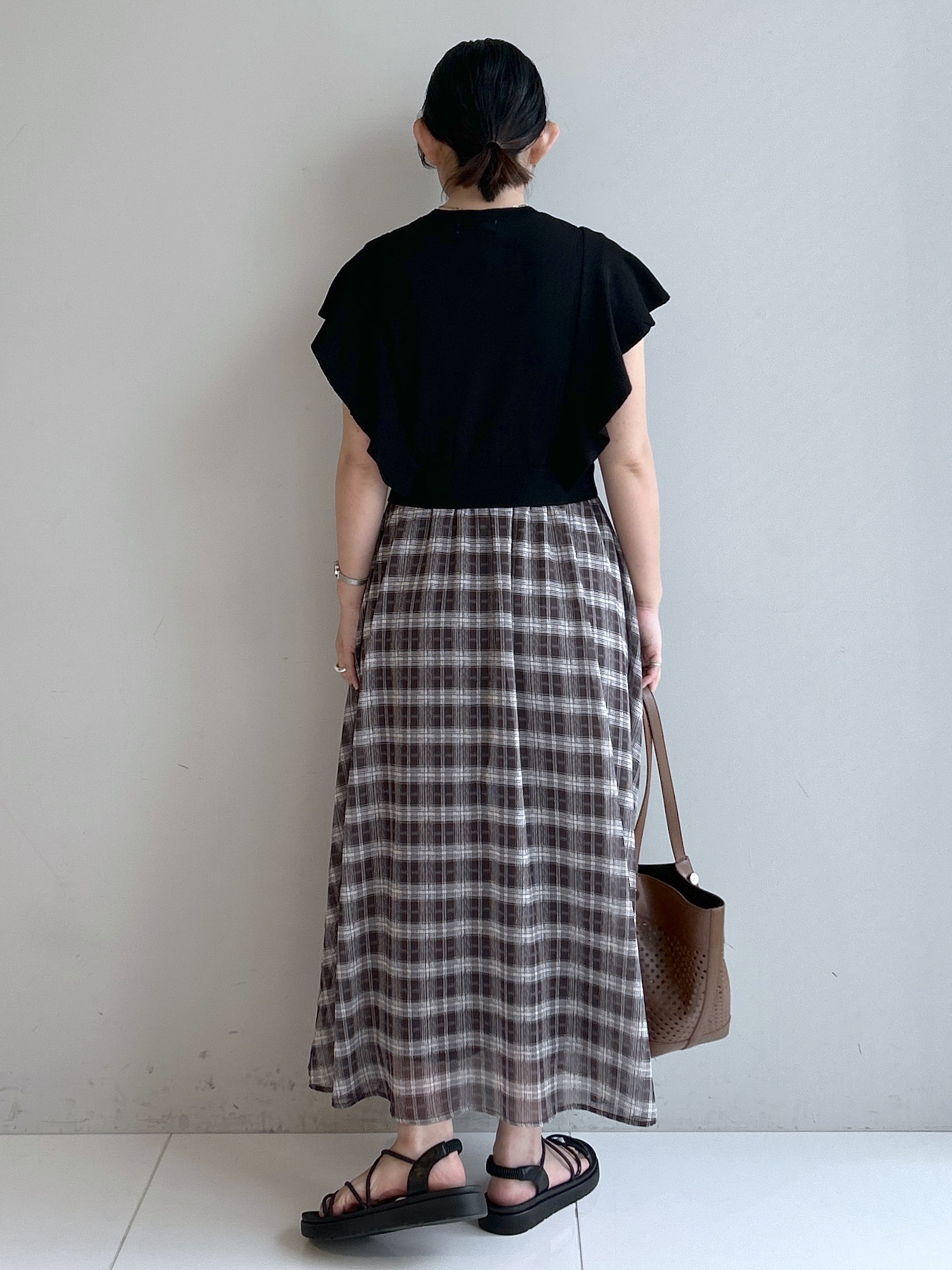 Hirokaさんの「grove｜【低身長さんも選べる着丈・洗濯機◎】1枚で華やか 肩フリルニットドッキングワンピース」を使ったコーディネート