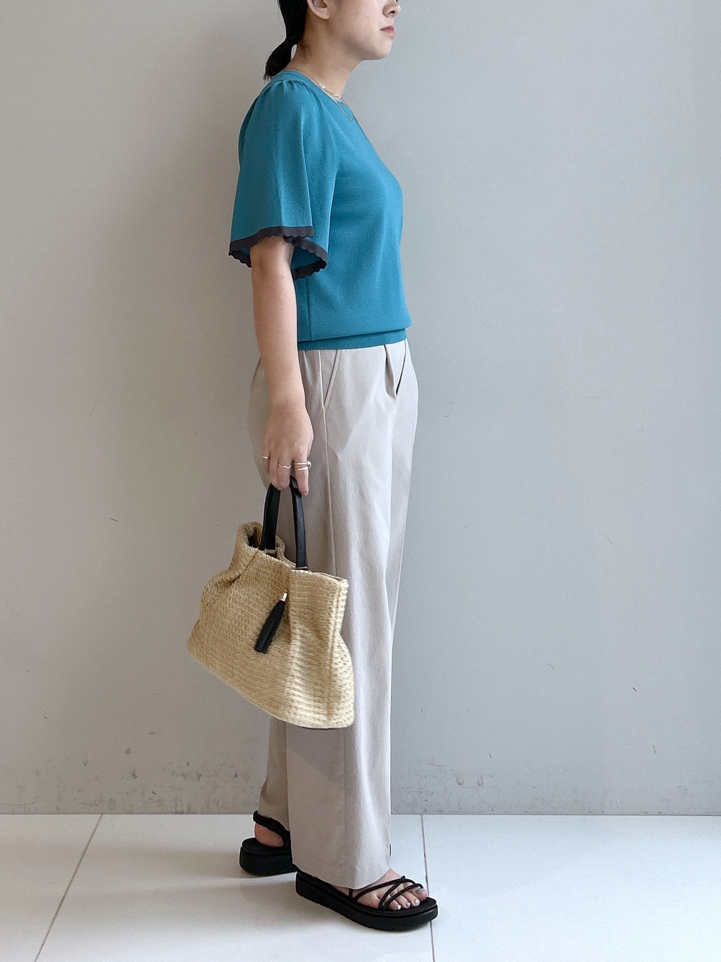 Hirokaさんの「grove｜高評価！【シリーズ累計36万枚！名品ニット】やわらかドライタッチ スカラップスリーブニット」を使ったコーディネート