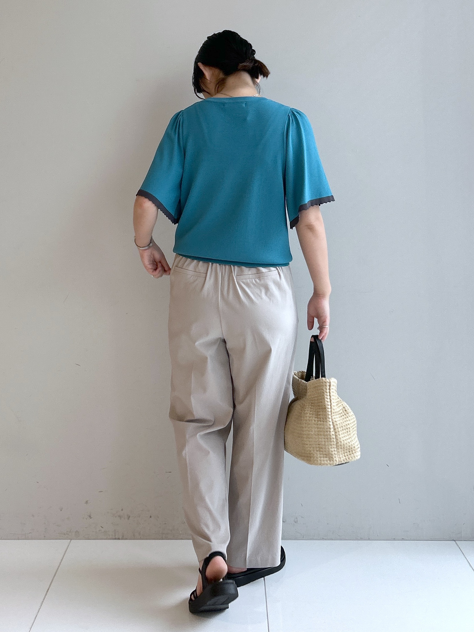 Hirokaさんの「grove｜高評価！【シリーズ累計36万枚！名品ニット】やわらかドライタッチ スカラップスリーブニット」を使ったコーディネート