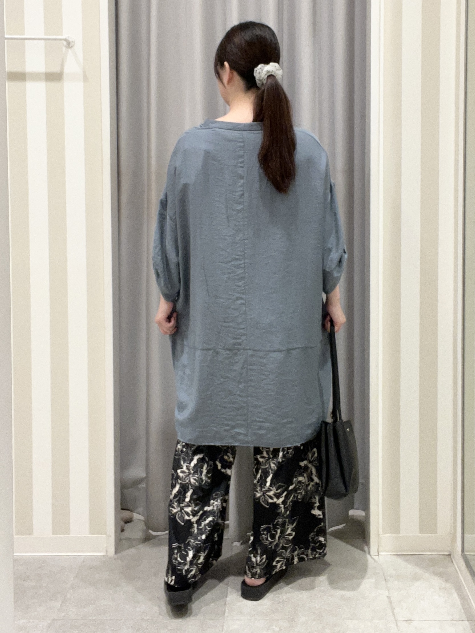 もーりぃさんの「SHOO･LA･RUE｜【S-LL/洗濯後しわになりにくい】ゆるっと体型カバー 7分袖コクーンチュニック」を使ったコーディネート