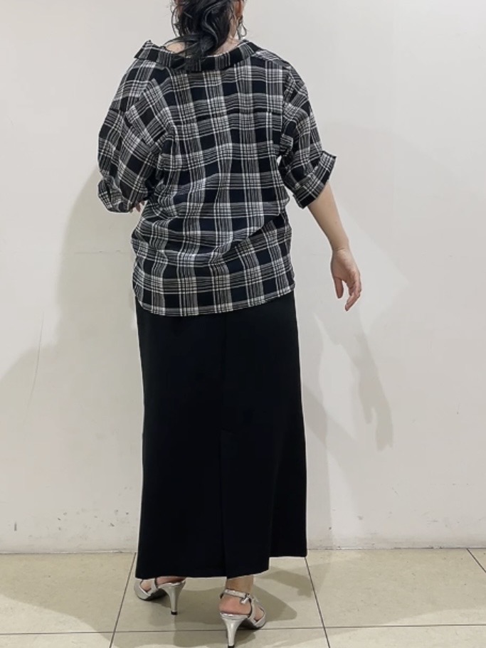 watanabeさんの「UNTITLED｜【コットン100％／透け感／2WAY】袖アレンジ チェックシャツ」を使ったコーディネート