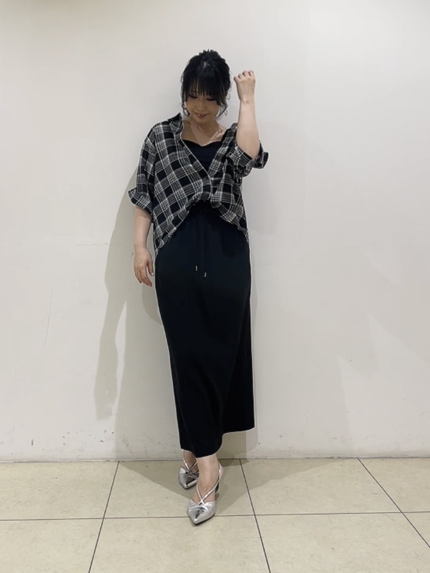 watanabeさんの「UNTITLED｜【コットン100％／透け感／2WAY】袖アレンジ チェックシャツ」を使ったコーディネート