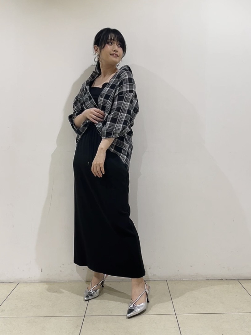 watanabeさんの「UNTITLED｜【コットン100％／透け感／2WAY】袖アレンジ チェックシャツ」を使ったコーディネート