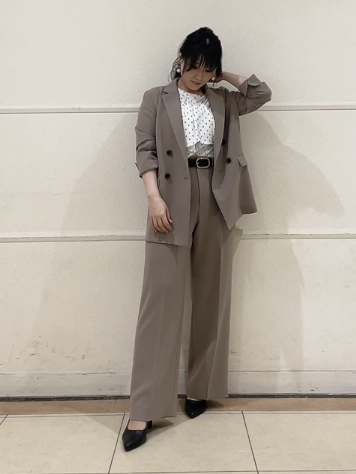 watanabeさんの「UNTITLED｜【新色追加/セットアップ可】エアリー ダブルブレストジャケット」を使ったコーディネート