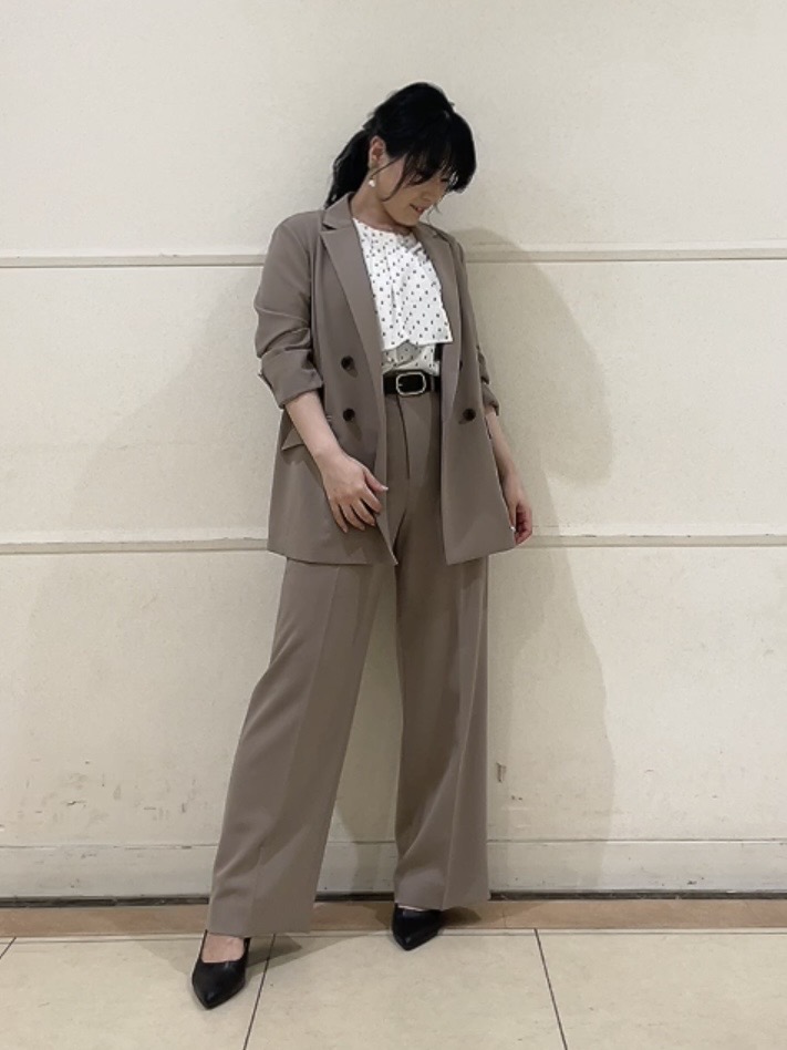 watanabeさんの「UNTITLED｜【新色追加/セットアップ可】エアリー ダブルブレストジャケット」を使ったコーディネート